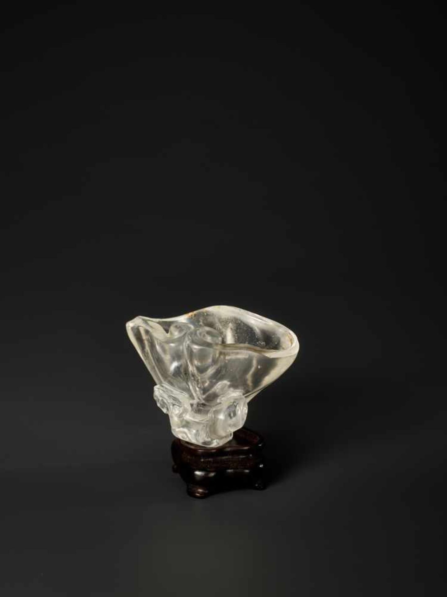A ROCK CRYSTAL ‘LINGZHI’ BRUSH WASHER, QING DYNASTY The crystal of good purity with few natural - Image 5 of 12