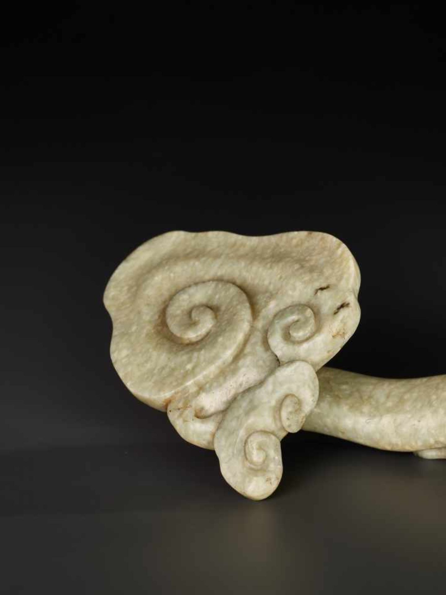 A RARE GREY JADE ‘LINGZHI AND BAMBOO’ RUYI SCEPTER, MING DYNASTY, MUSEUM PROVENANCE The nephrite - Image 12 of 13