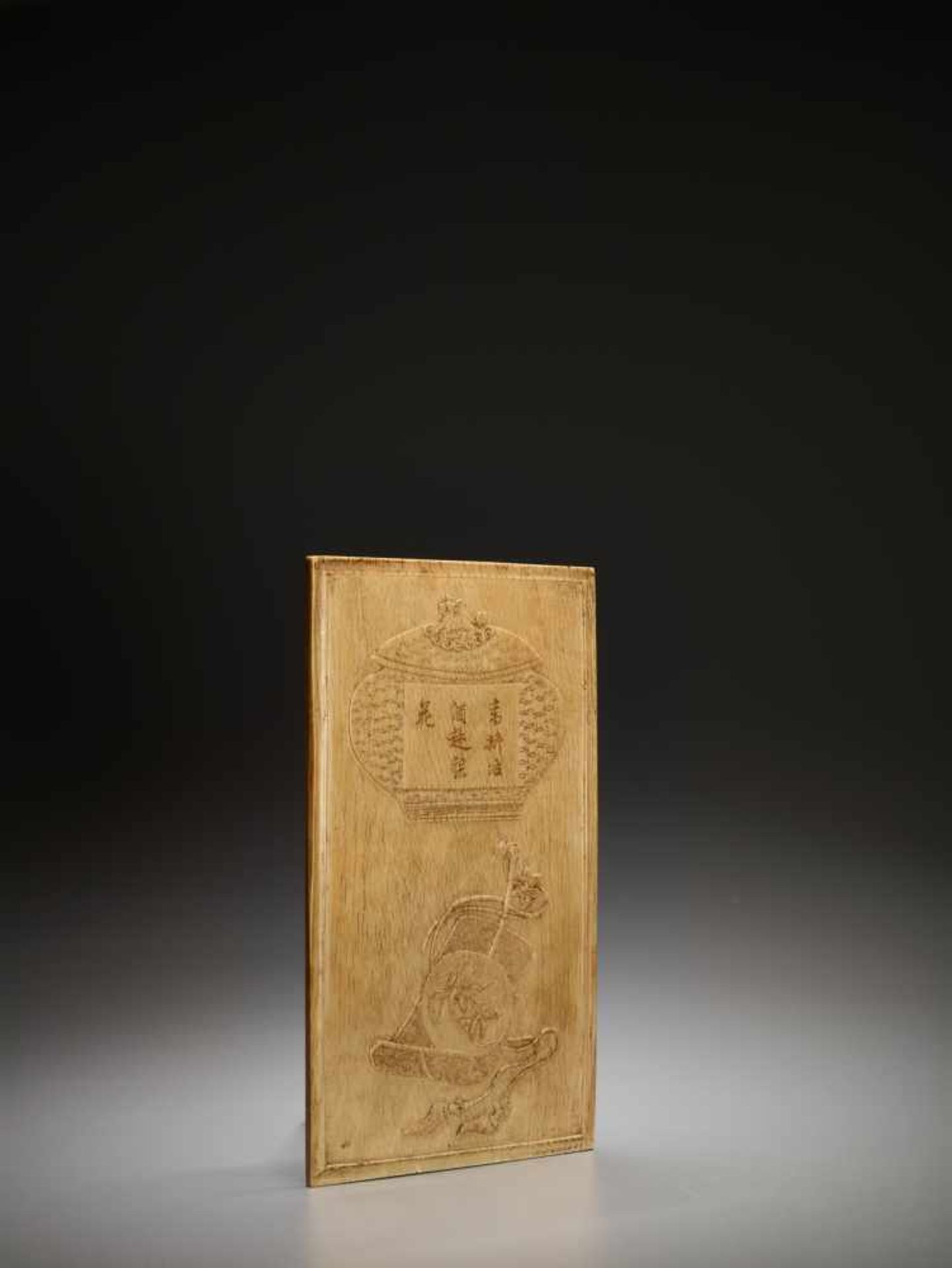 AN IVORY DOUBLE-SIDED ‘ROMANCE OF THE WESTERN CHAMBER’ SCREEN PLAQUE, KANGXI Ivory engraved and - Image 5 of 10