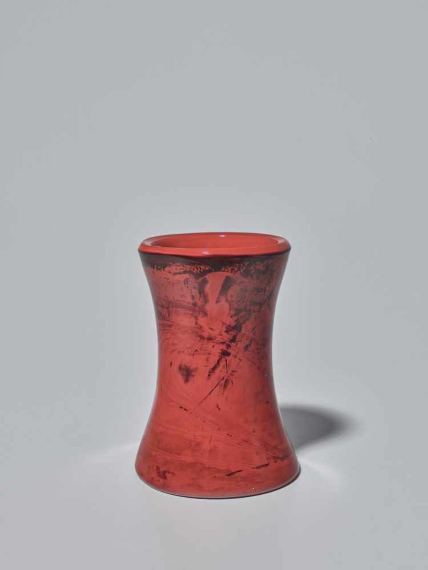 A ‘REALGAR’ IMITATION GLASS BRUSH POT, QING DYNASTY The tapered body rising from a flat base, the - Image 4 of 8
