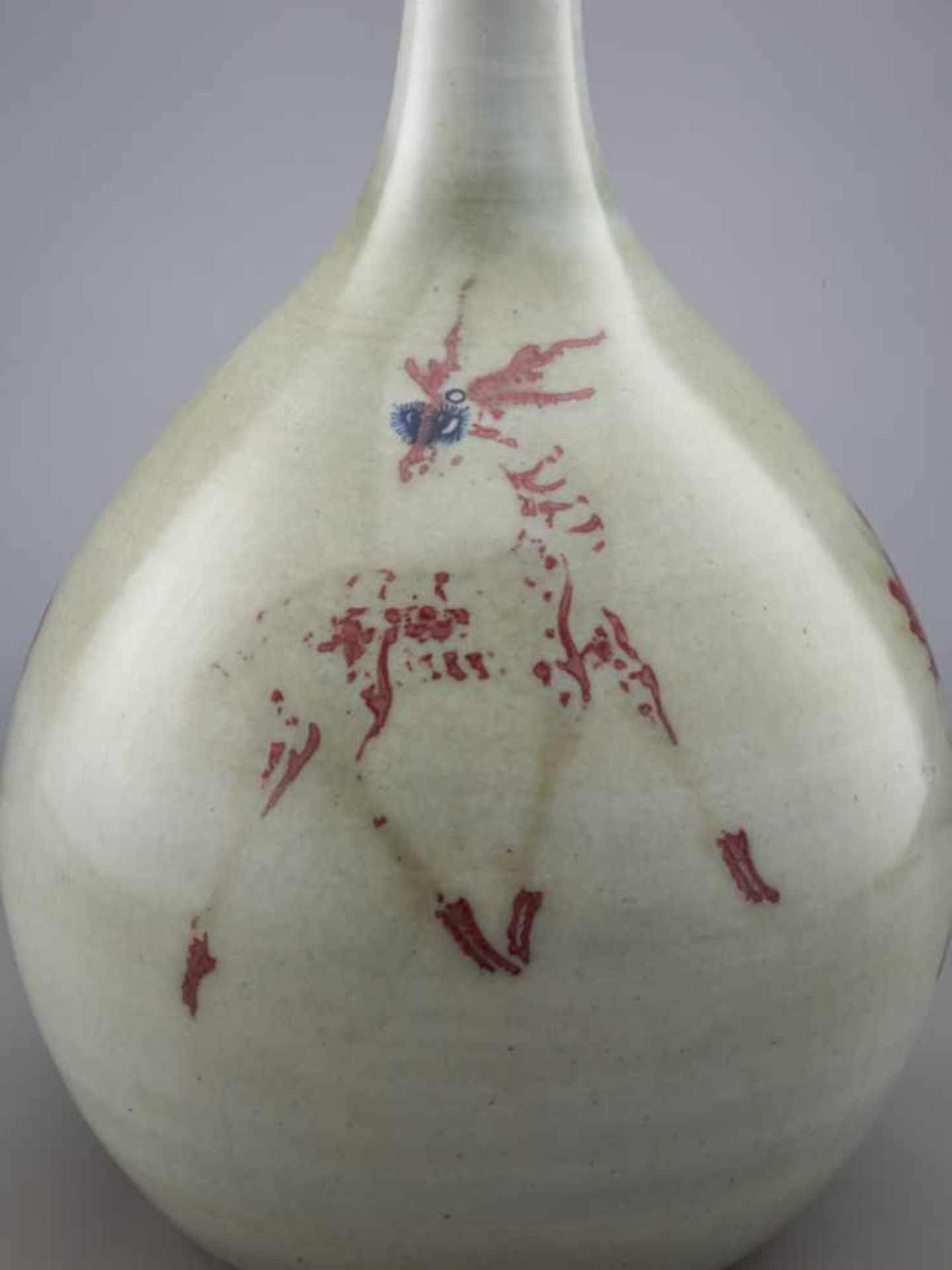 A VERY LARGE UNDERGLAZE COPPER-RED-DECORATED BOTTLE VASE, KANGXI PERIOD (1662-1722) Elegantly potted - Image 7 of 11