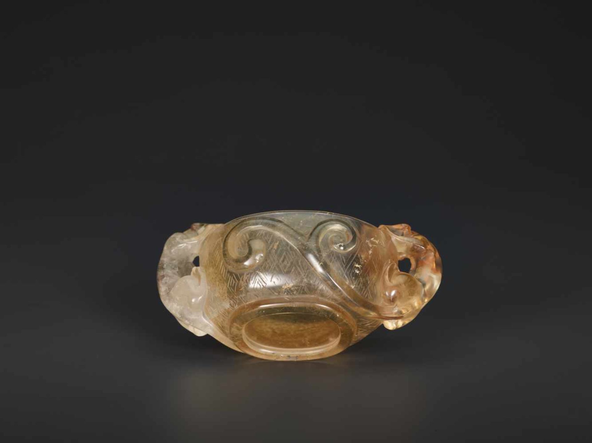 A SMALL ROCK CRYSTAL ‘CHILONG’ BRUSH WASHER IN LIBATION CUP SHAPE, 18TH CENTURY Transparent rock - Image 7 of 8