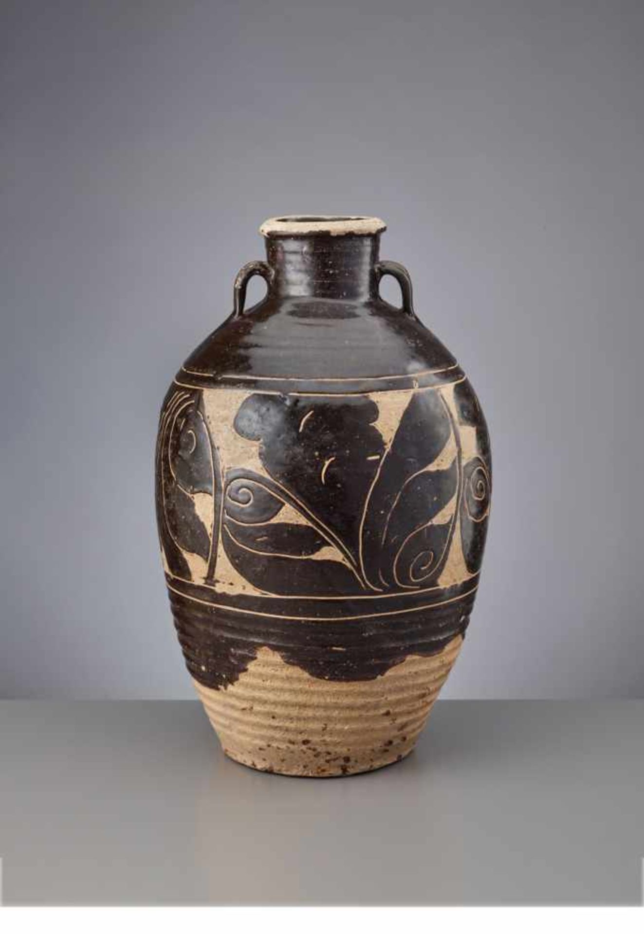 A VERY LARGE 'CIZHOU' SGRAFFIATO VASE WITH HANDLES, JIN DYNASTY, 1115–1234 Black-glazed stoneware