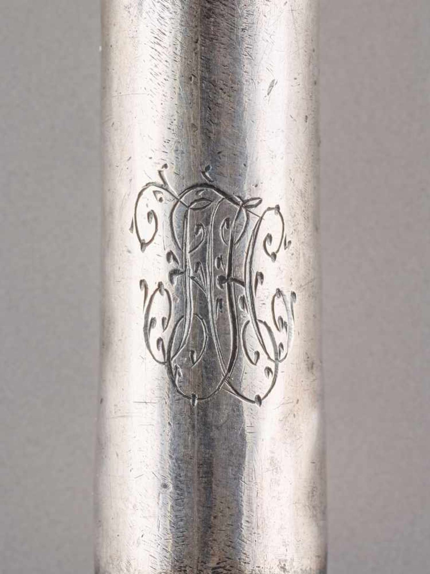 A SILVER ‘DRAGON’ WALKING CANE, QING DYNASTY The shaft is made of black hardwood (possibly zitan), - Image 5 of 7