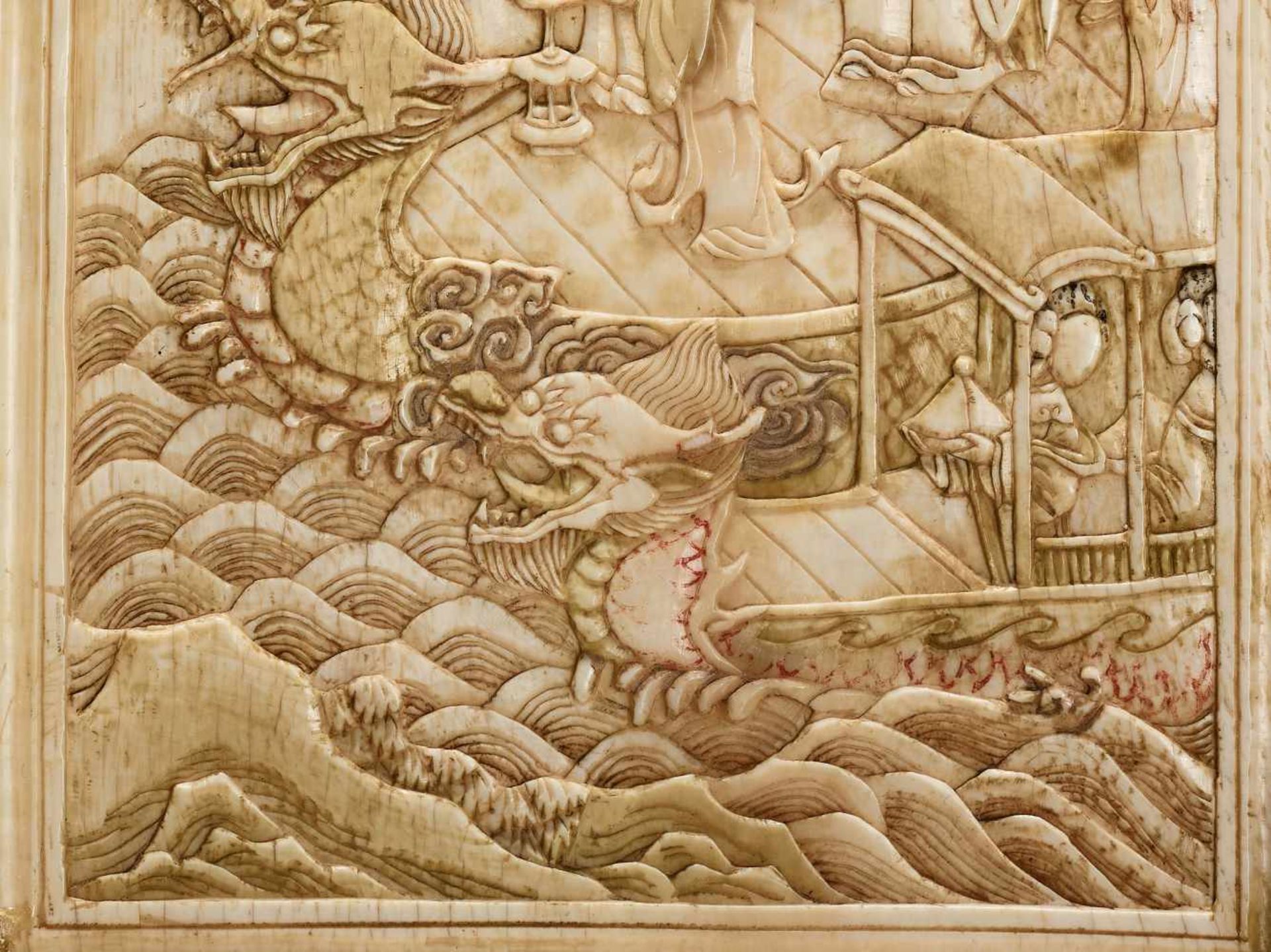 AN IVORY DOUBLE-SIDED ‘IMMORTALS AND DRAGON BOAT’ TABLE SCREEN, KANGXI Ivory engraved and carved - Image 11 of 11