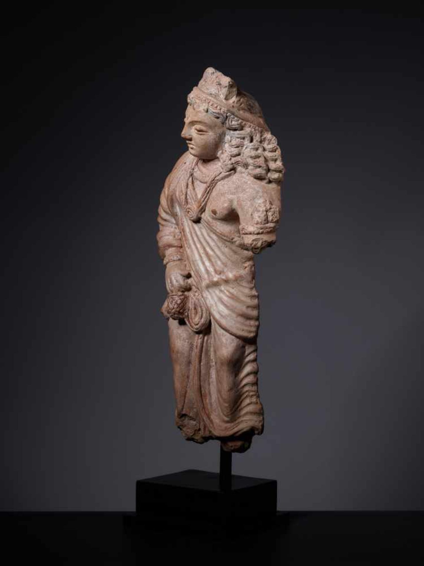 A GANDHARA TERRACOTTA STATUE OF A BODHISATTVA WITH MAGINIFICENT CURLS, 4th – 5TH CENTURY - Image 5 of 9