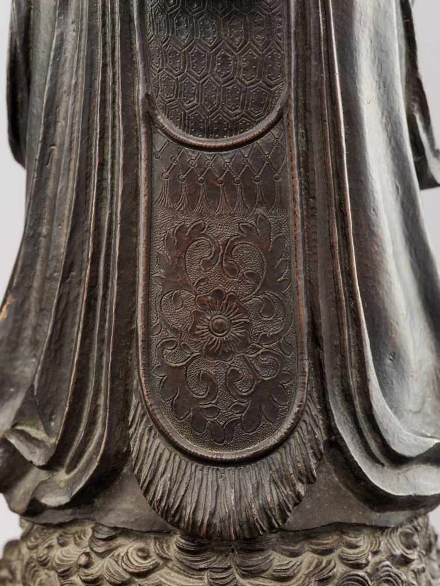 A VERY LARGE AND IMPRESSIVE JAPANESE BRONZE STATUE OF KANNON BronzeJapan, Meiji period (1868 - - Image 2 of 10