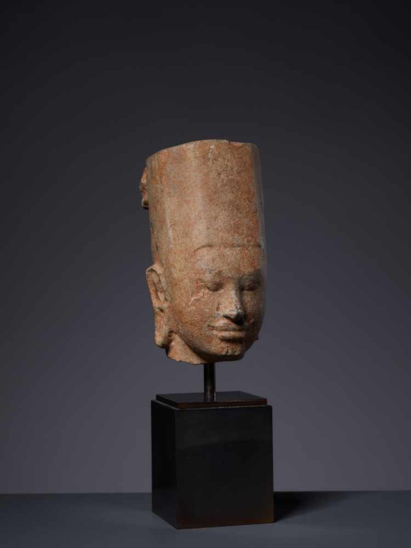 A SANDSTONE HEAD OF A DEITY, KHMER, PRE-ANGKOR PERIOD, 7TH – 8TH CENTURY Sculptured and chiseled - Image 3 of 6