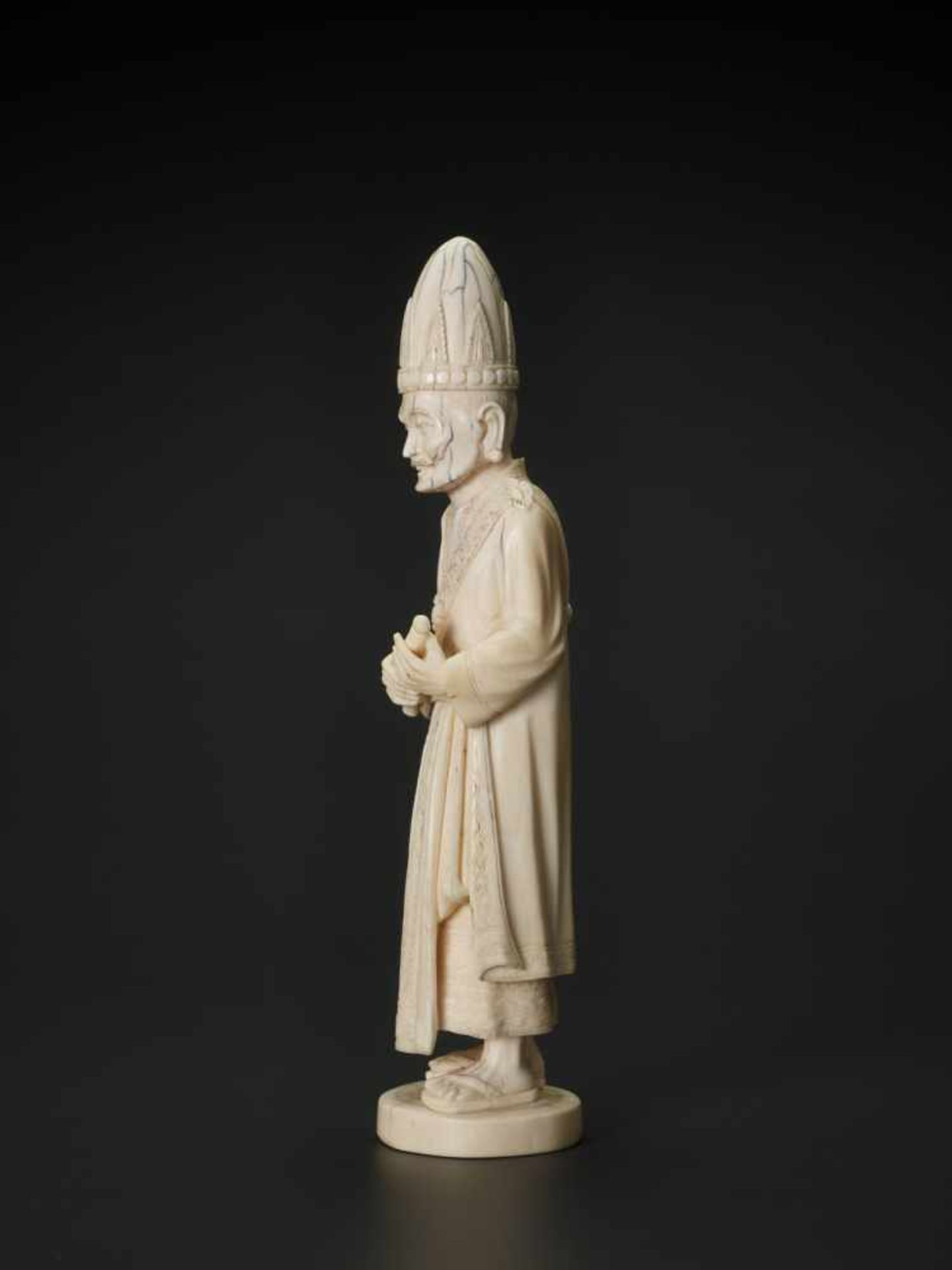 A 19TH CENTURY INDO-PERSIAN IVORY SCULPTURE OF A PRIEST Ivory India, 19th century This finely carved - Image 2 of 6