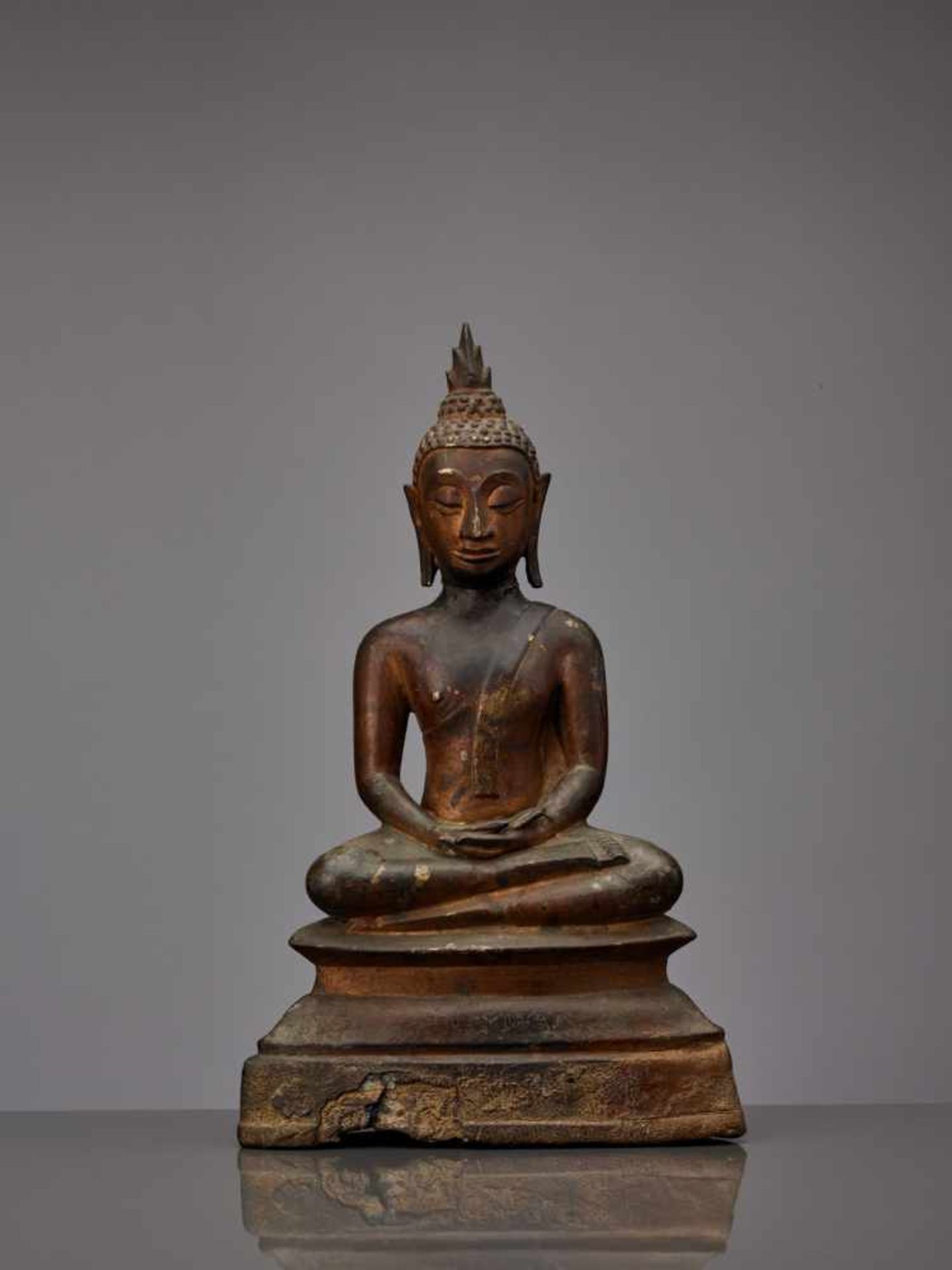 A BRONZE BUDDHA SHAKYAMUNI SEATED IN VIRASANA, SUKHOTHAI, 15TH-16TH CENTURY Cast bronze with - Image 3 of 8