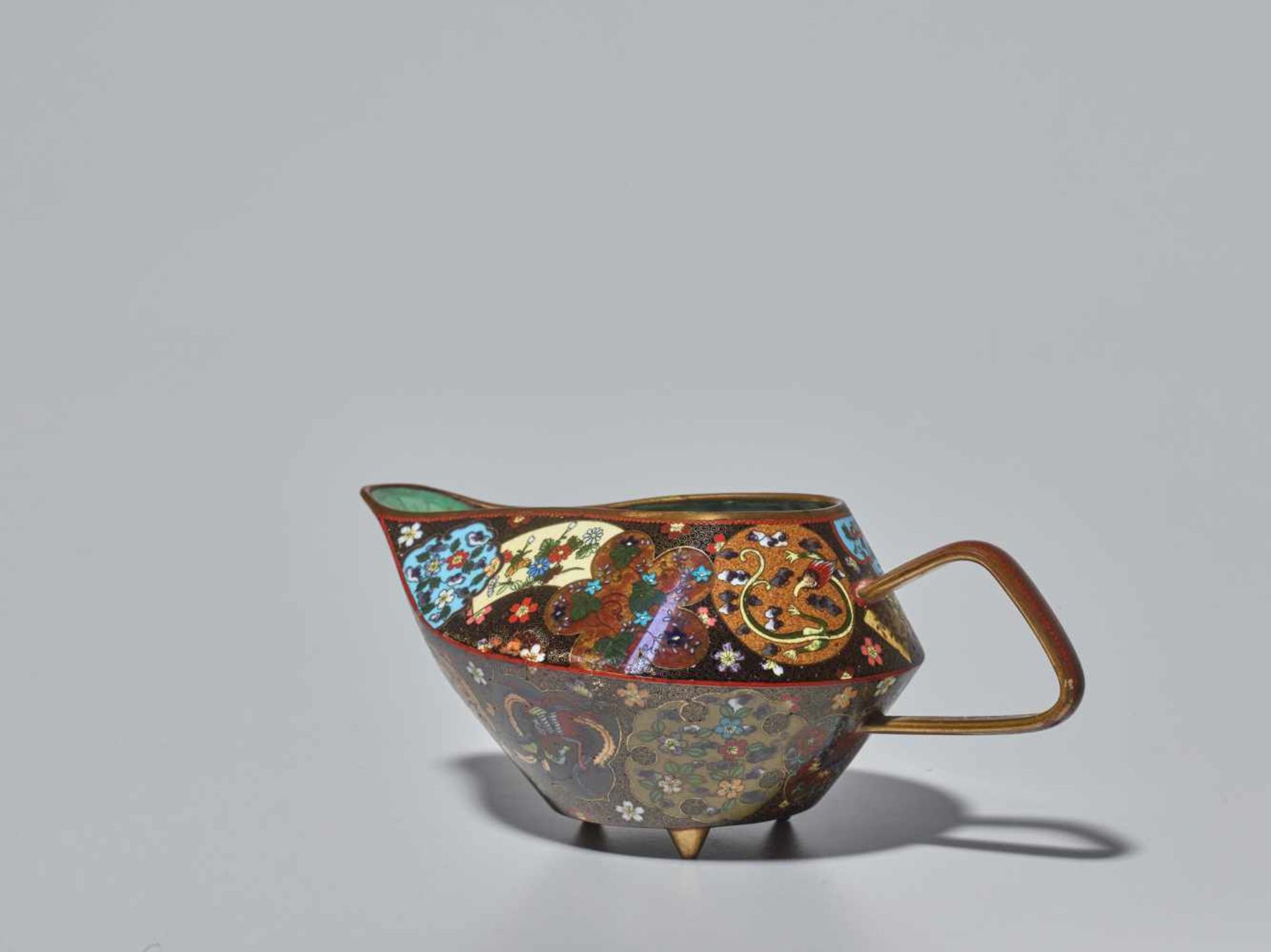 A RARE, FINE AND SMALL JAPANESE CLOISONNÉ MILK JUG ATTRIBUTED TO NAMIKAWA YASUYUKI (1845 – 1927) - Image 2 of 6