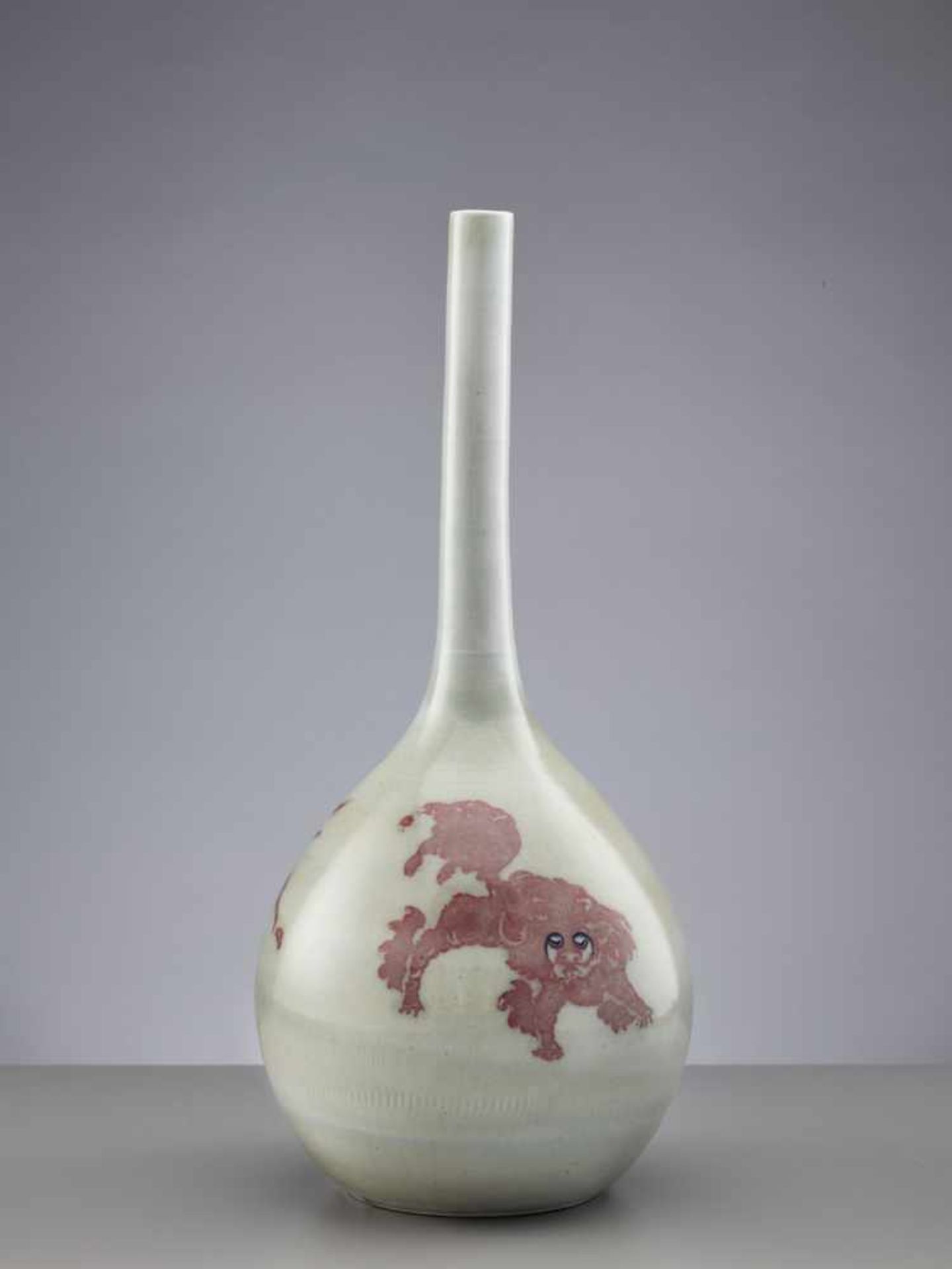 A VERY LARGE UNDERGLAZE COPPER-RED-DECORATED BOTTLE VASE, KANGXI PERIOD (1662-1722) Elegantly potted - Image 4 of 11