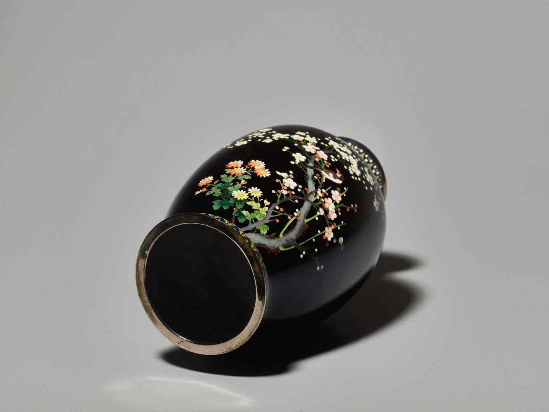 A LARGE JAPANESE CLOISONNÉ ENAMEL VASE WITH CHERRY BLOSSOMS AND SPARROWS Cloisonné with colored - Image 3 of 6