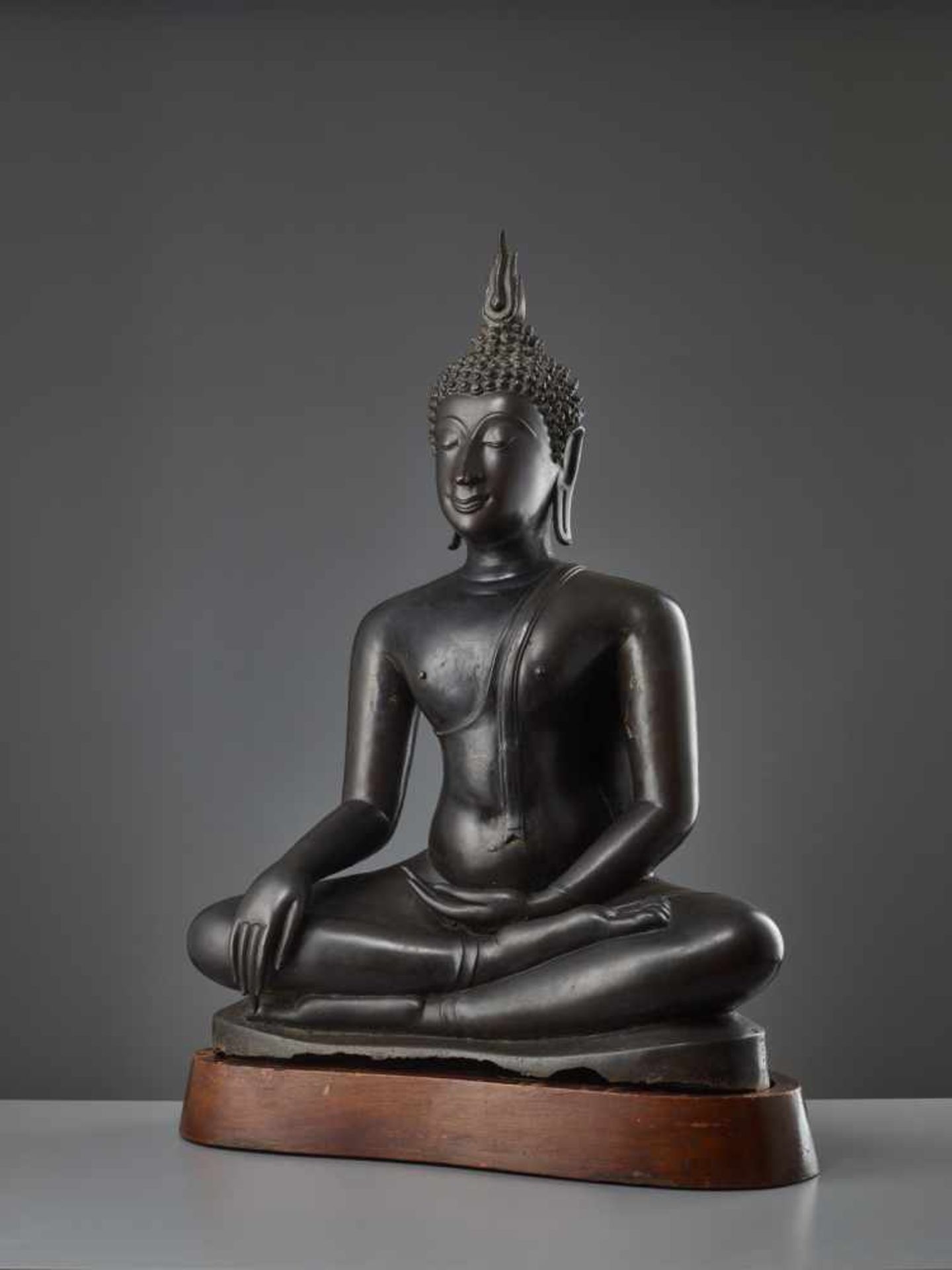 A LARGE AND IMPORTANT BRONZE FIGURE OF BUDDHA SHAKYAMUNI, SUKHOTHAI STYLE, KAMPHAENG PHET, 14TH – - Image 7 of 13