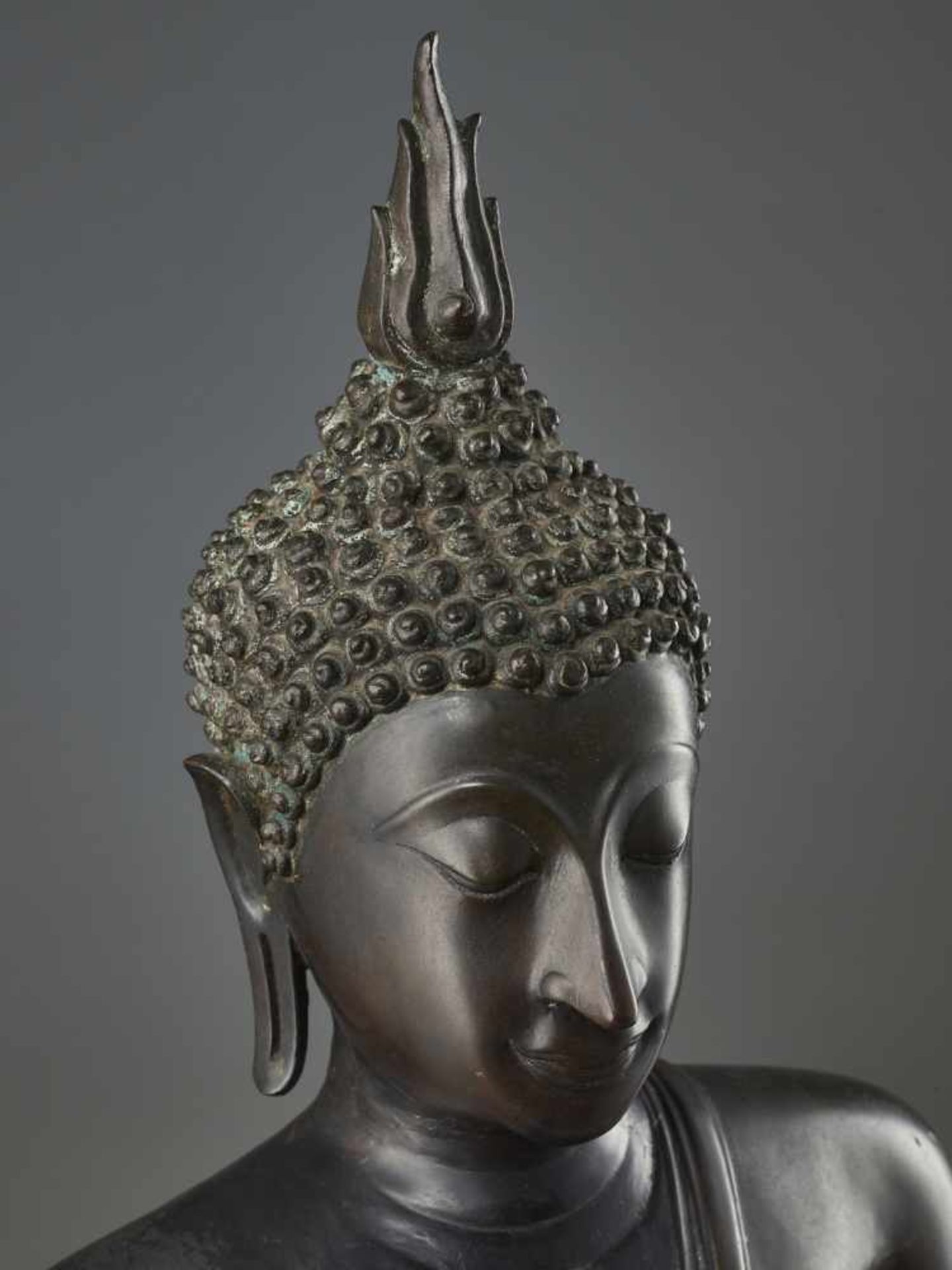 A LARGE AND IMPORTANT BRONZE FIGURE OF BUDDHA SHAKYAMUNI, SUKHOTHAI STYLE, KAMPHAENG PHET, 14TH – - Image 13 of 13