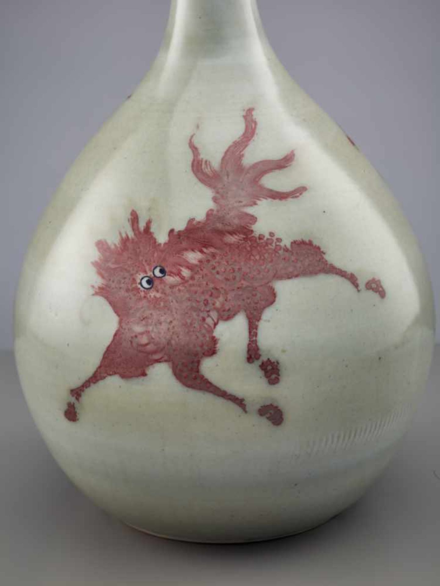 A VERY LARGE UNDERGLAZE COPPER-RED-DECORATED BOTTLE VASE, KANGXI PERIOD (1662-1722) Elegantly potted - Image 9 of 11
