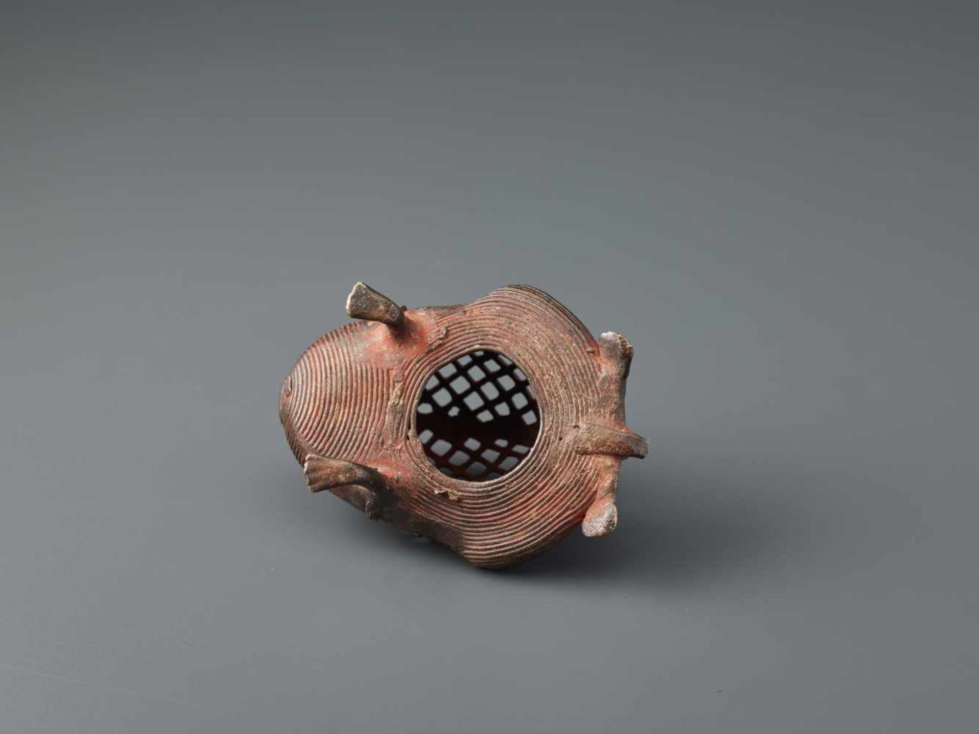 A WHIMSICAL KONDH TRIBAL BRONZE IN SHAPE OF A FROG Copper bronze, remains of cold paintNorthern - Image 6 of 6