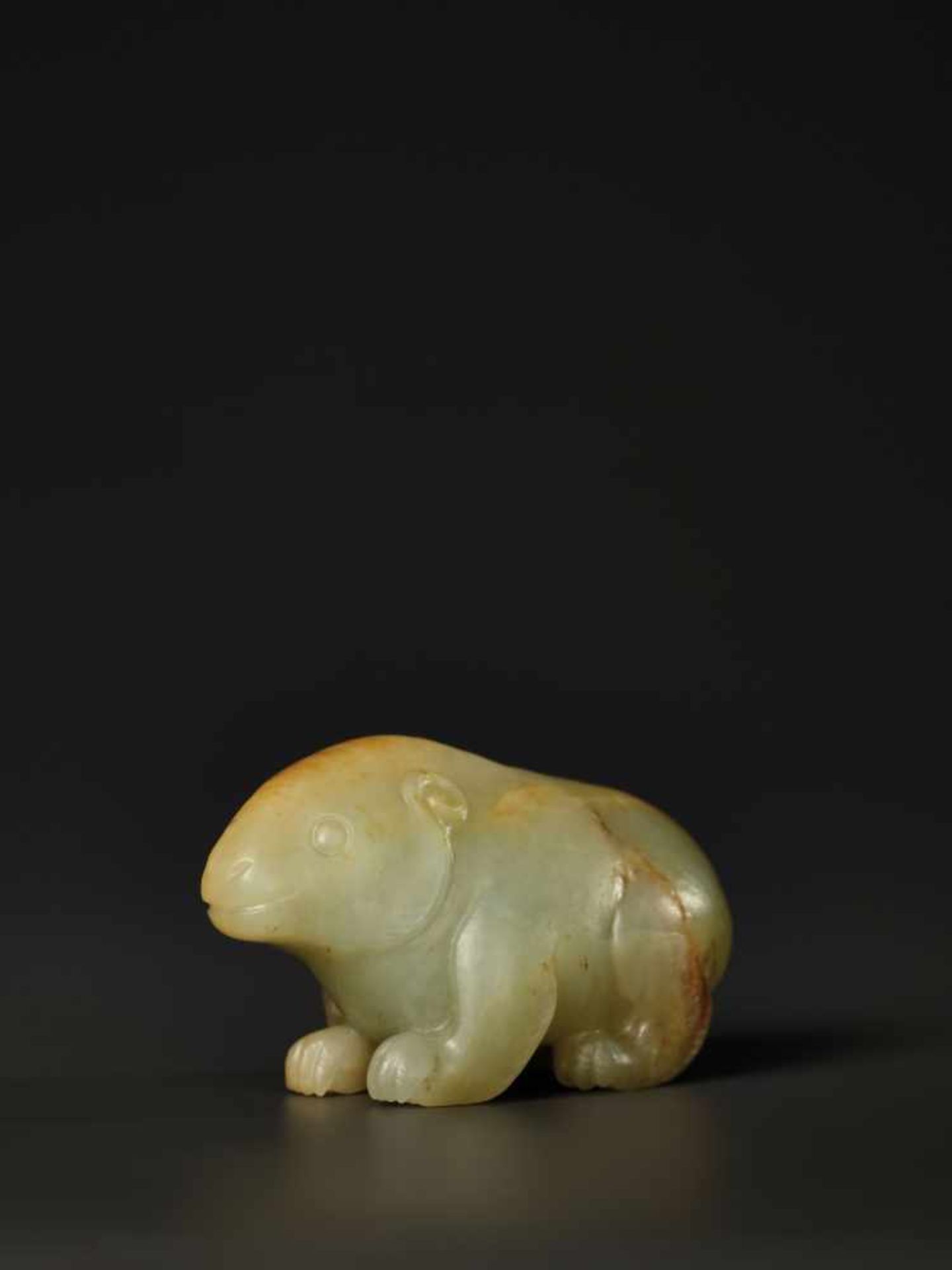 A SMALL CELADON AND RUSSET JADE CARVING OF A CROUCHING BEAR, XIONG, MING DYNASTY The mottled celadon - Image 4 of 8