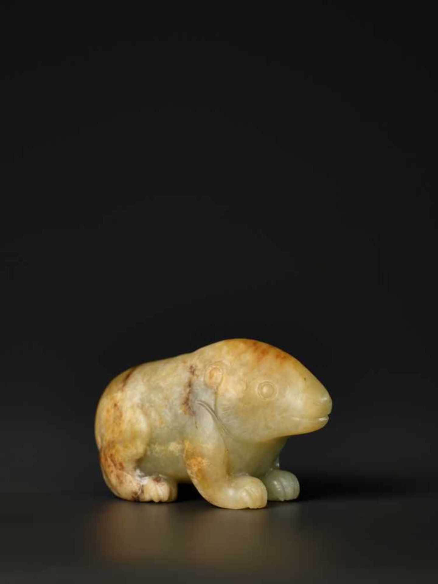 A SMALL CELADON AND RUSSET JADE CARVING OF A CROUCHING BEAR, XIONG, MING DYNASTY The mottled celadon - Image 5 of 8