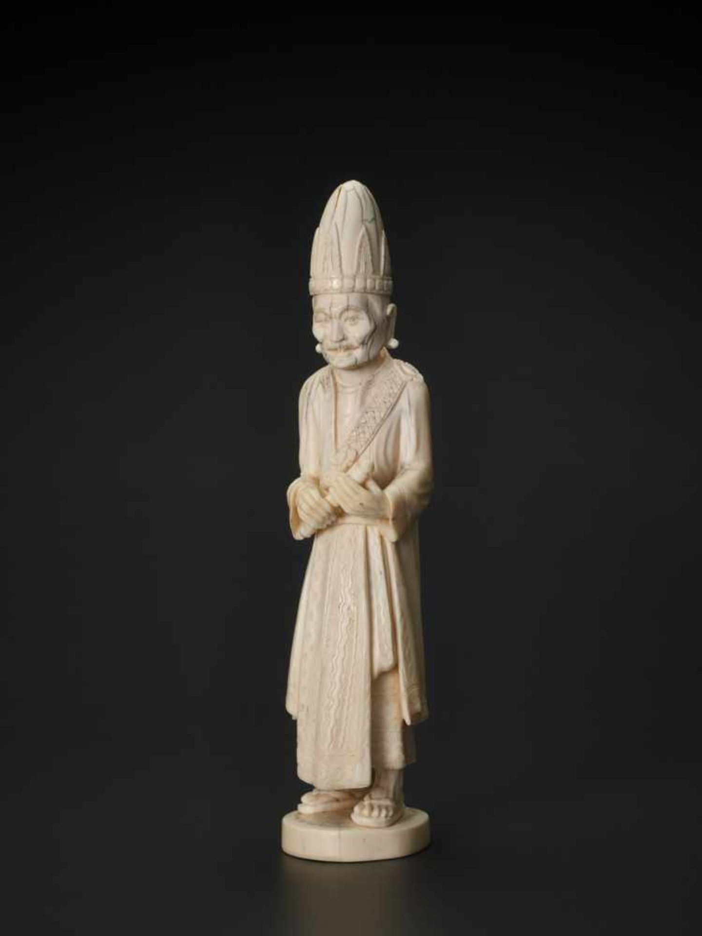 A 19TH CENTURY INDO-PERSIAN IVORY SCULPTURE OF A PRIEST Ivory India, 19th century This finely carved - Image 4 of 6