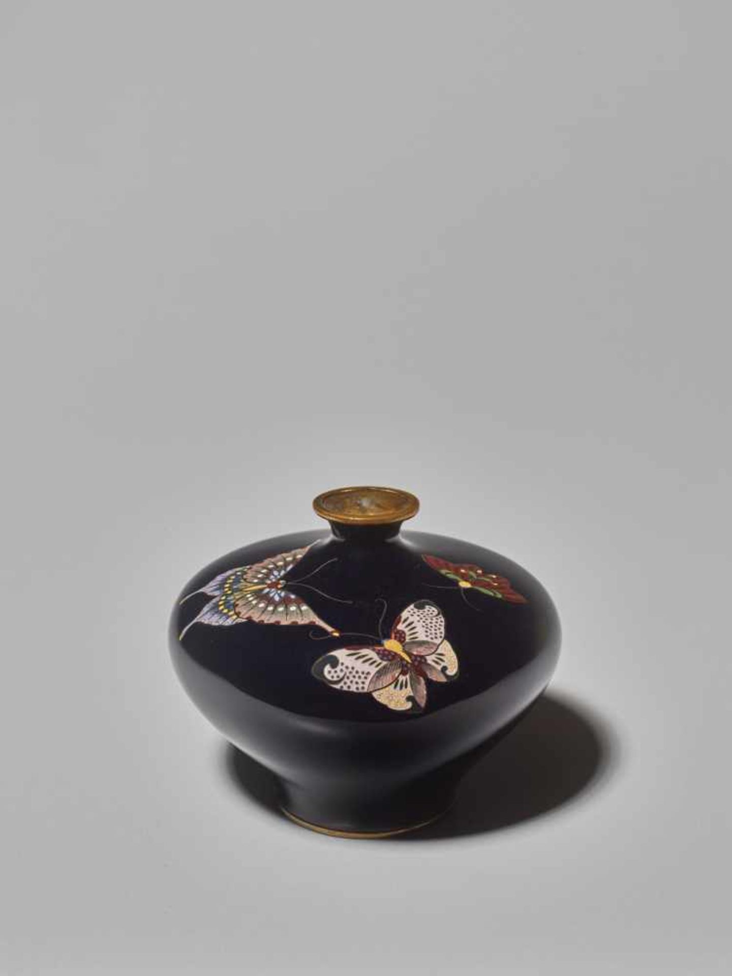 A JAPANESE CLOISONNÉ VASE WITH BUTTERFLIES Cloisonné with colored enamelsJapan, Meiji period (1868 -