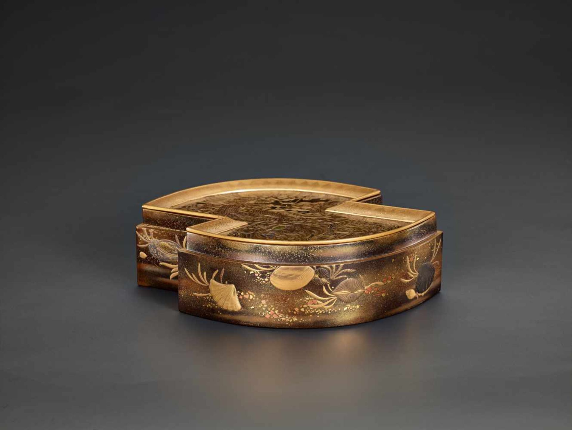 AN IMPORTANT AND MASTERFULLY EXECUTED JAPANESE LACQUER TEBAKO WITH MOUNT FUJI, DRAGON AND - Image 10 of 12