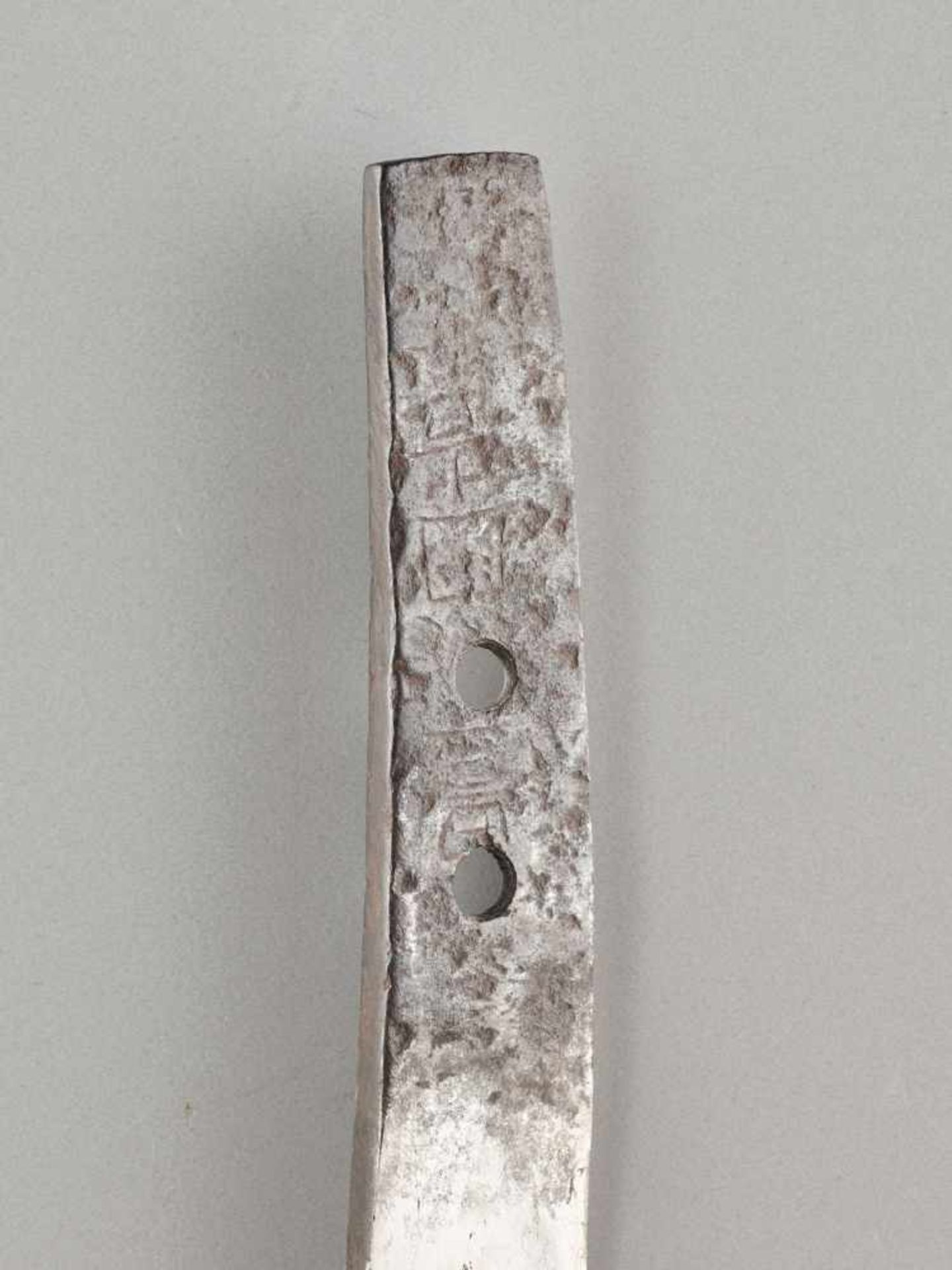 A TANTO BY KUNIYOSHI Japan, Edo period (1603 – 1868) (blade and koshirae)BladeEven shape with iori - Image 2 of 9