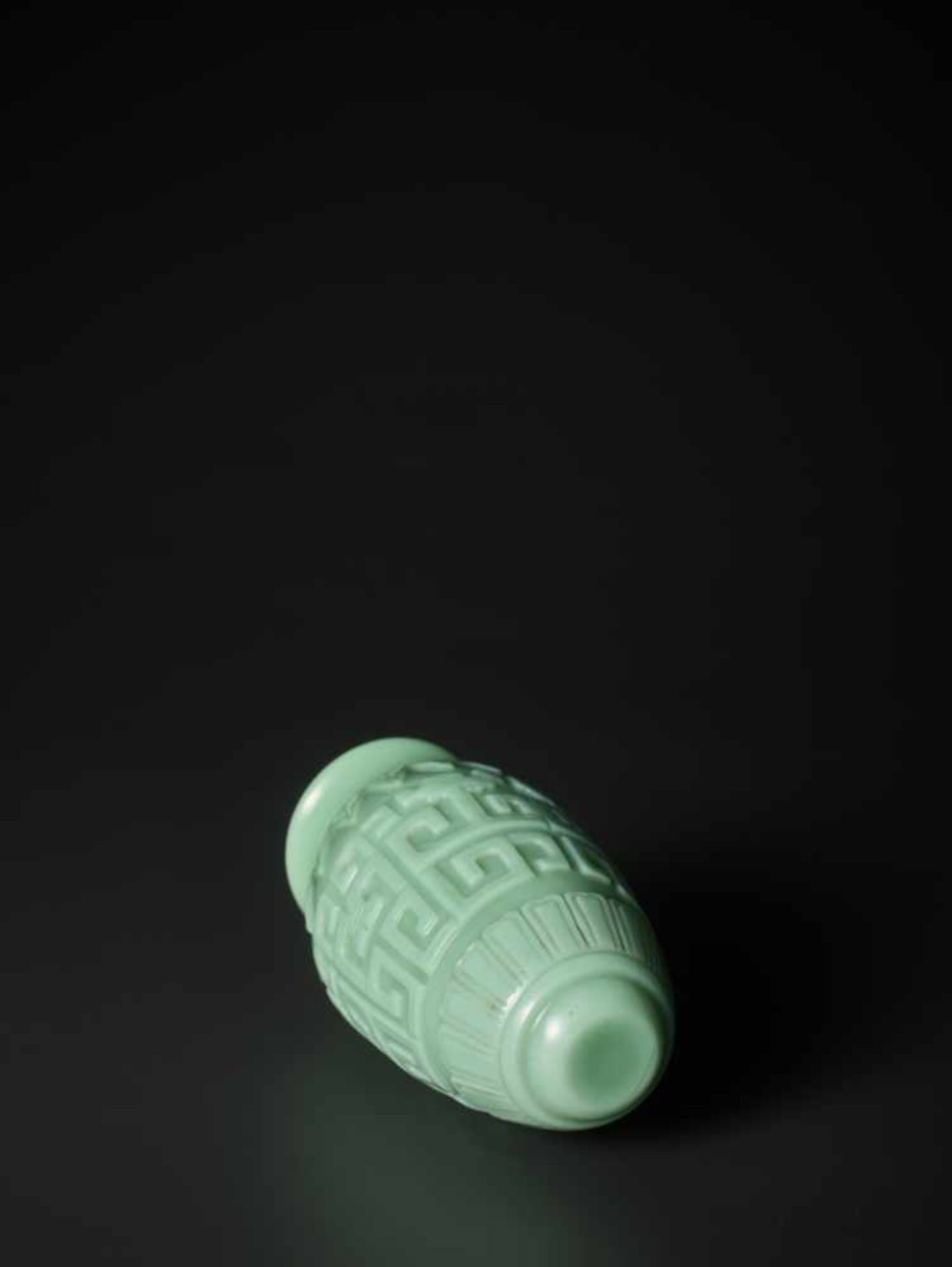 A RARE CARVED ARCHAISTIC ‘KUILONG’ TURQUOISE GLASS VASE, MID QING DYNASTY The translucent glass body - Image 7 of 9