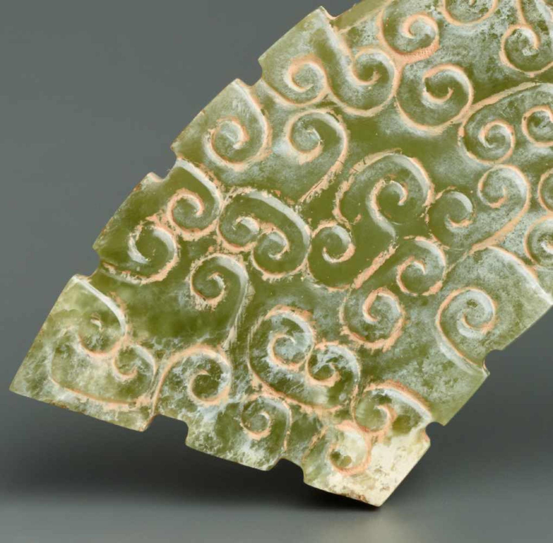 HUANG WITH PATTERNS OF CLOUD-SHAPED CURLS This jade is published in Filippo Salviati 4000 YEARS OF - Image 4 of 6