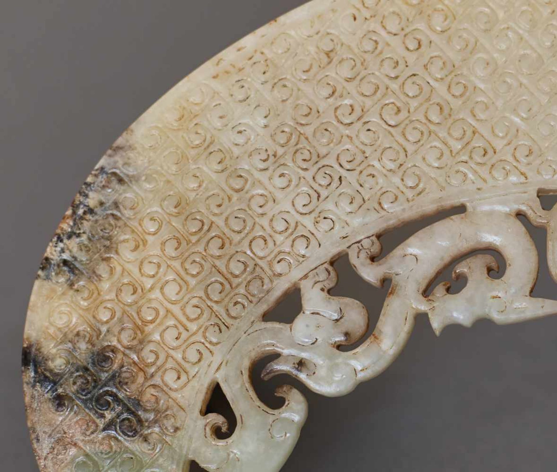 DRAGON-SHAPED ORNAMENT This jade is published in Filippo Salviati 4000 YEARS OF CHINESE ARCHAIC - Image 3 of 7