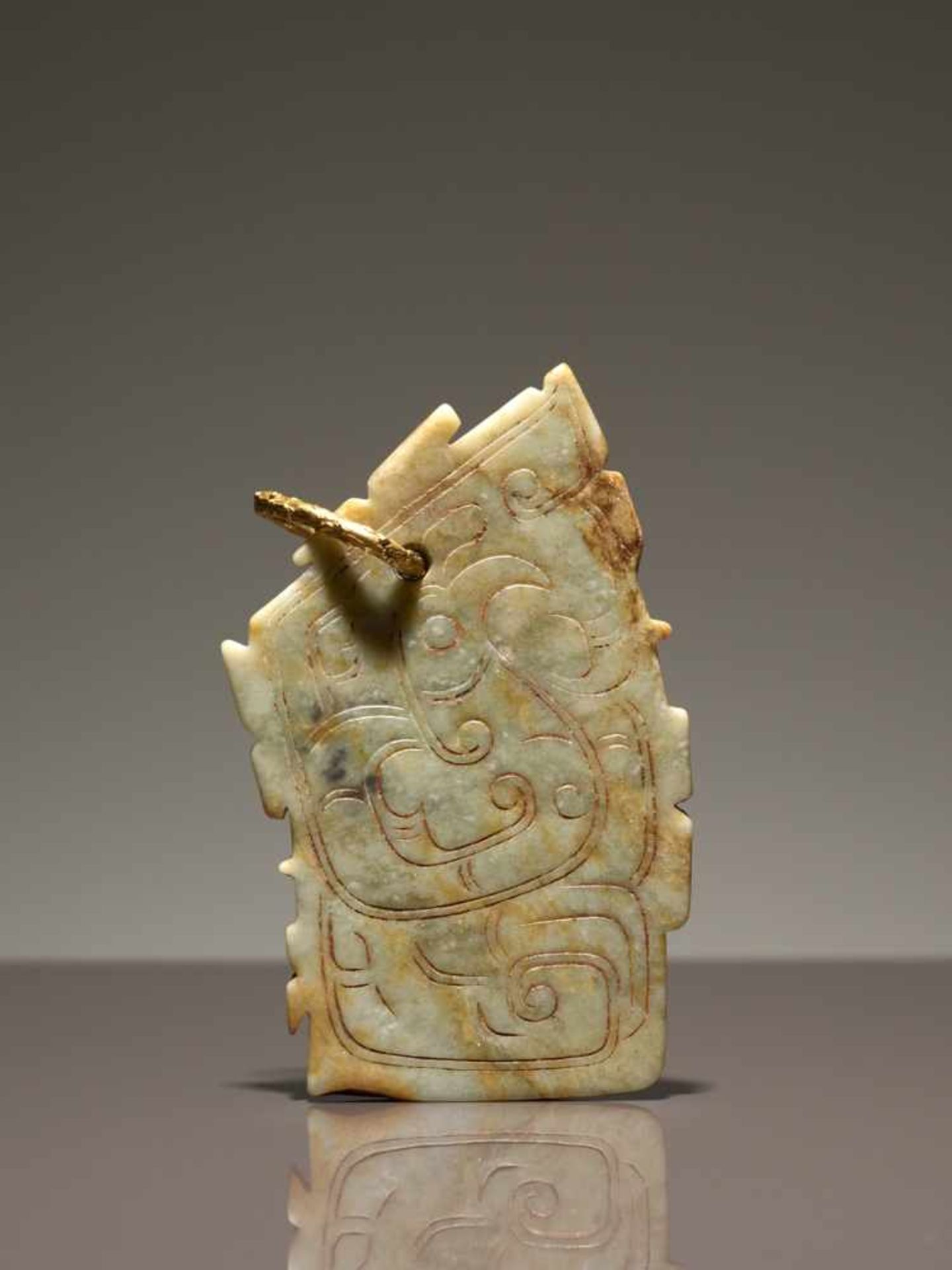 PENDANT DECORATED WITH A BIRD This jade is published in Filippo Salviati 4000 YEARS OF CHINESE - Image 2 of 5