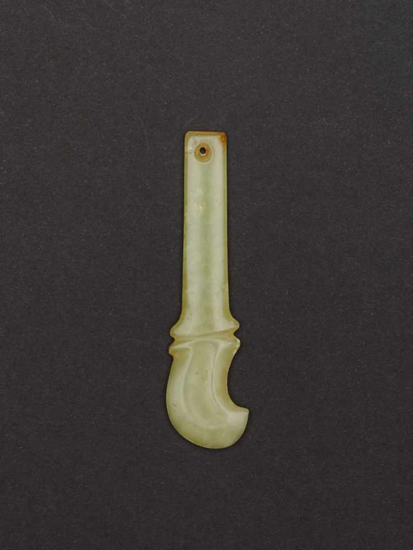 CLUB-SHAPED ORNAMENT This jade is published in Filippo Salviati 4000 YEARS OF CHINESE ARCHAIC - Image 2 of 2