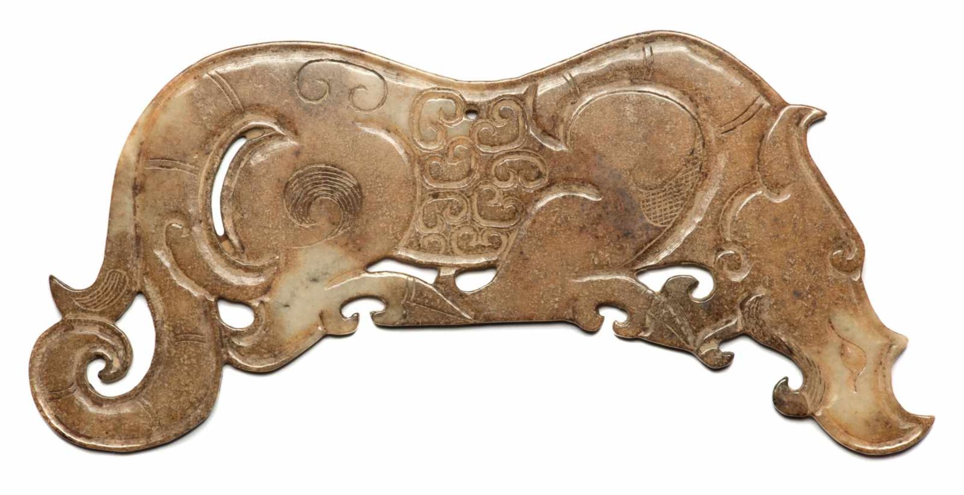 TIGER-SHAPED PENDANT This jade is published in Filippo Salviati 4000 YEARS OF CHINESE ARCHAIC - Bild 2 aus 7