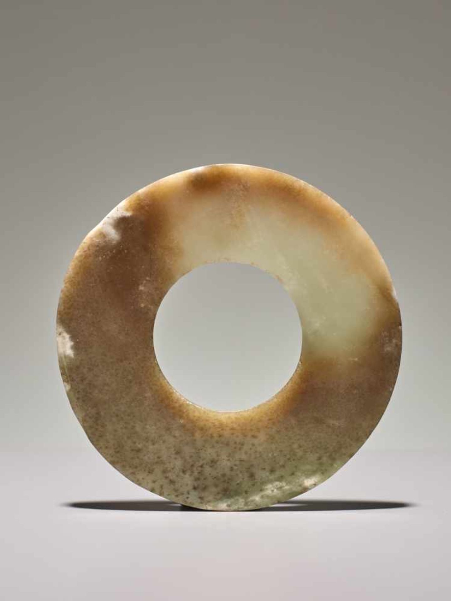 DISC This jade is published in Filippo Salviati 4000 YEARS OF CHINESE ARCHAIC JADES Edition Zacke, - Image 2 of 4