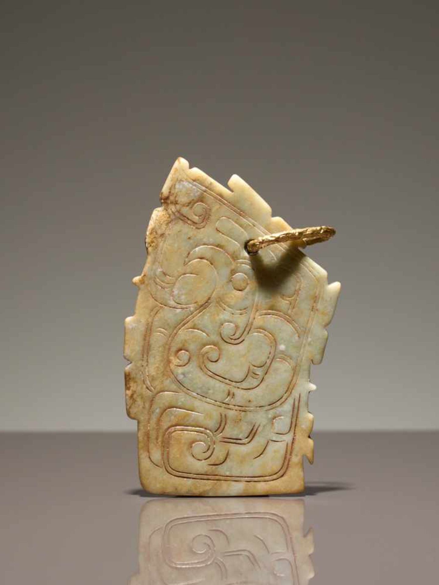 PENDANT DECORATED WITH A BIRD This jade is published in Filippo Salviati 4000 YEARS OF CHINESE