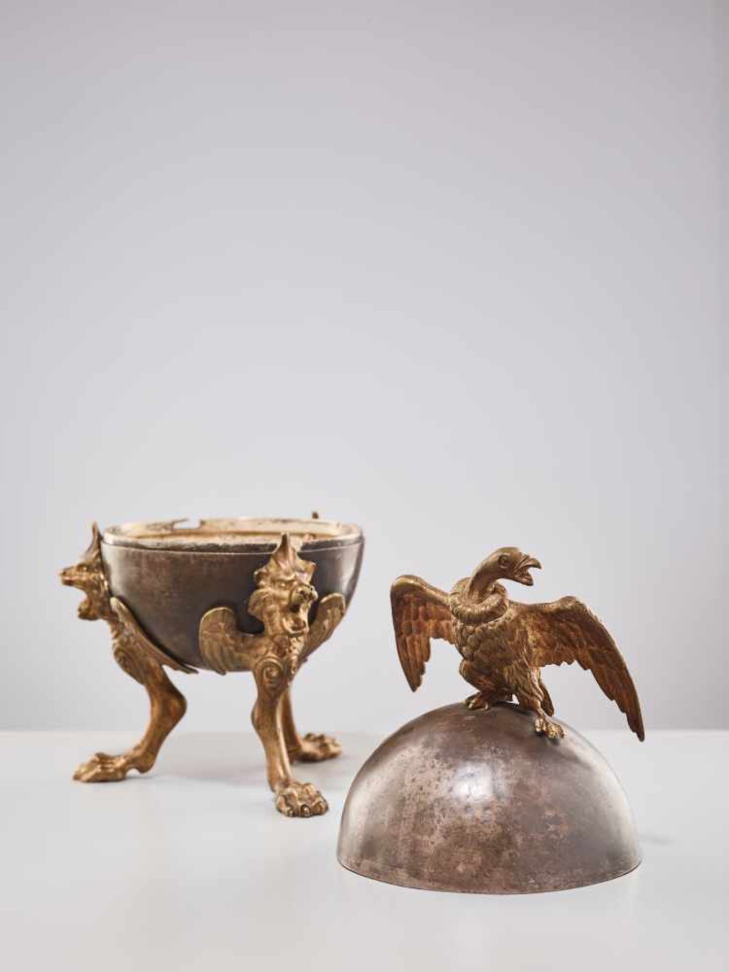 A 19TH CENTURY RUSSIAN LIDDED BOX ‘EAGLE ON ORB’Silverplate metal and gilt bronzeRussiaaround 1830- - Image 8 of 11