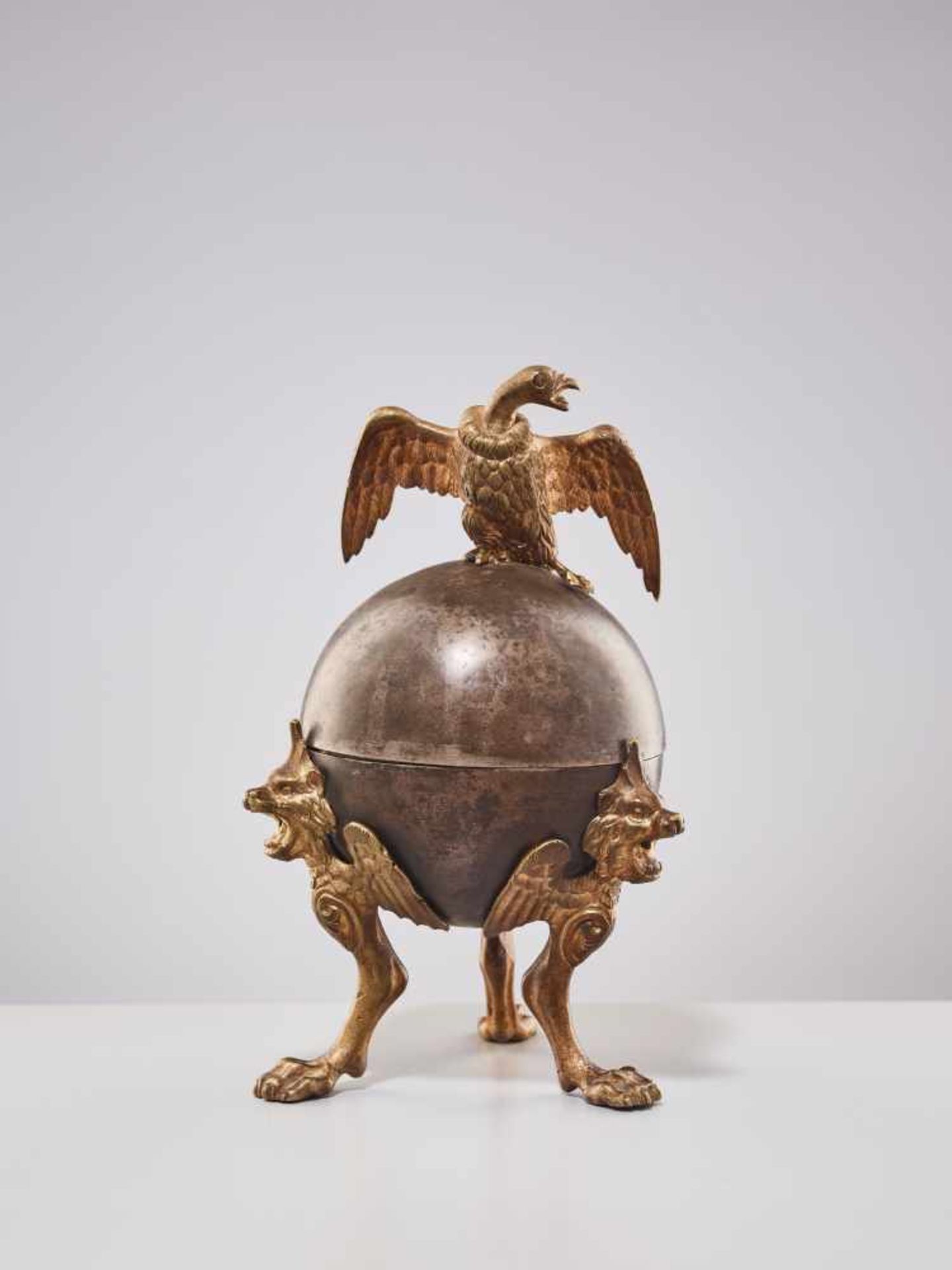 A 19TH CENTURY RUSSIAN LIDDED BOX ‘EAGLE ON ORB’Silverplate metal and gilt bronzeRussiaaround 1830-