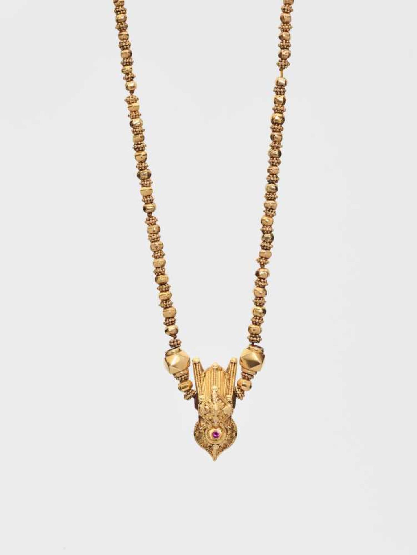 A 19th CENTURY INDIAN MANGALA SUTRA WEDDING NECKLACE India / Tamil Nadu19th centuryThe chain is made - Image 6 of 7