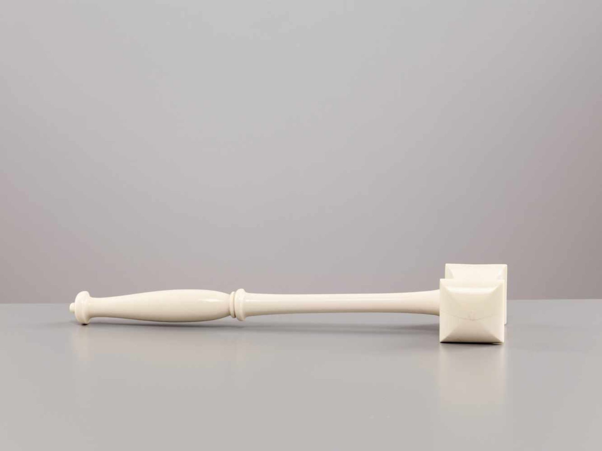 IMPORTANT IVORY CEREMONIAL HAMMER FOR 1ST LEAGUE OF NATIONS ASSEMBLY IN GENEVA, 1920Ivory, velvet - Bild 8 aus 9