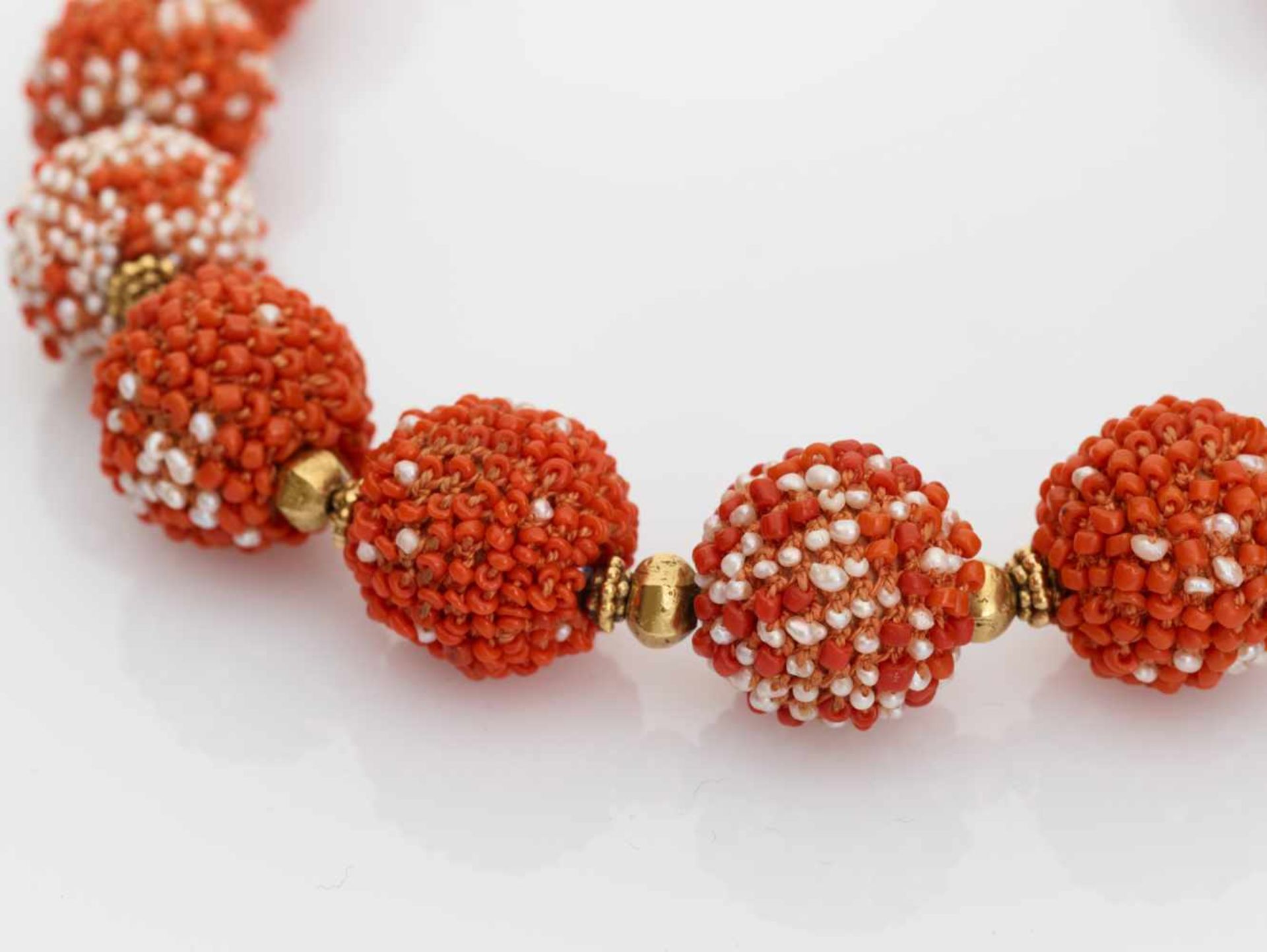 A WIENER WERKSTAETTE STYLE CORAL AND PEARL BEADS NECKLACE, 1920sAustria1920s, clasp marked ‘750’ and - Image 3 of 8