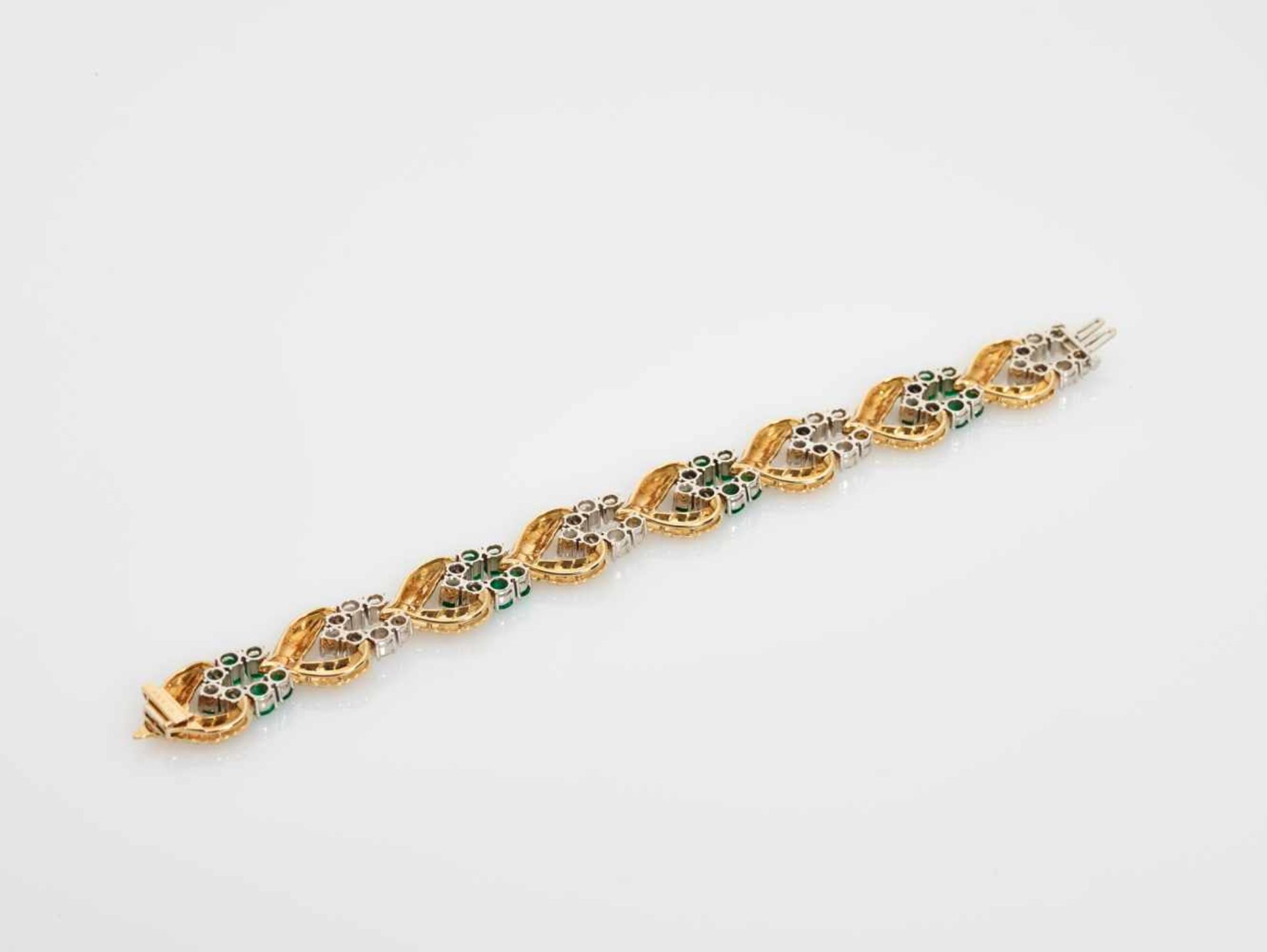 A VAN CLEEF & ARPELS GOLD BRACELET WITH 11 CARATS OF EMERALDS AND DIAMONDSNew Yorkca. 1940, - Image 6 of 10