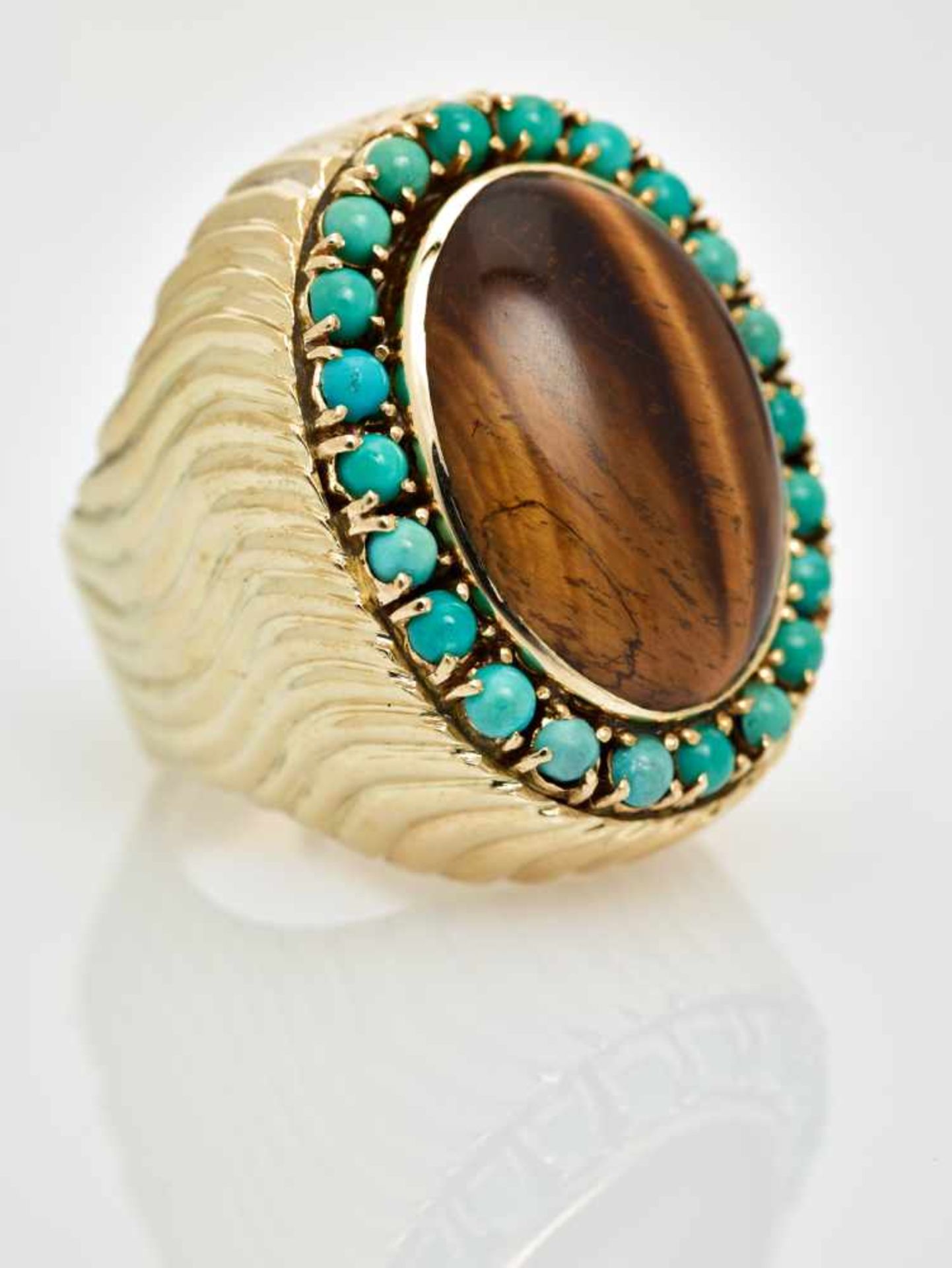 A TIGER’S EYE AND TURQUOISE 14 CARAT YELLOW GOLD COCKTAIL RINGAustriaAttributed to Erwin Paltscho, - Image 6 of 7