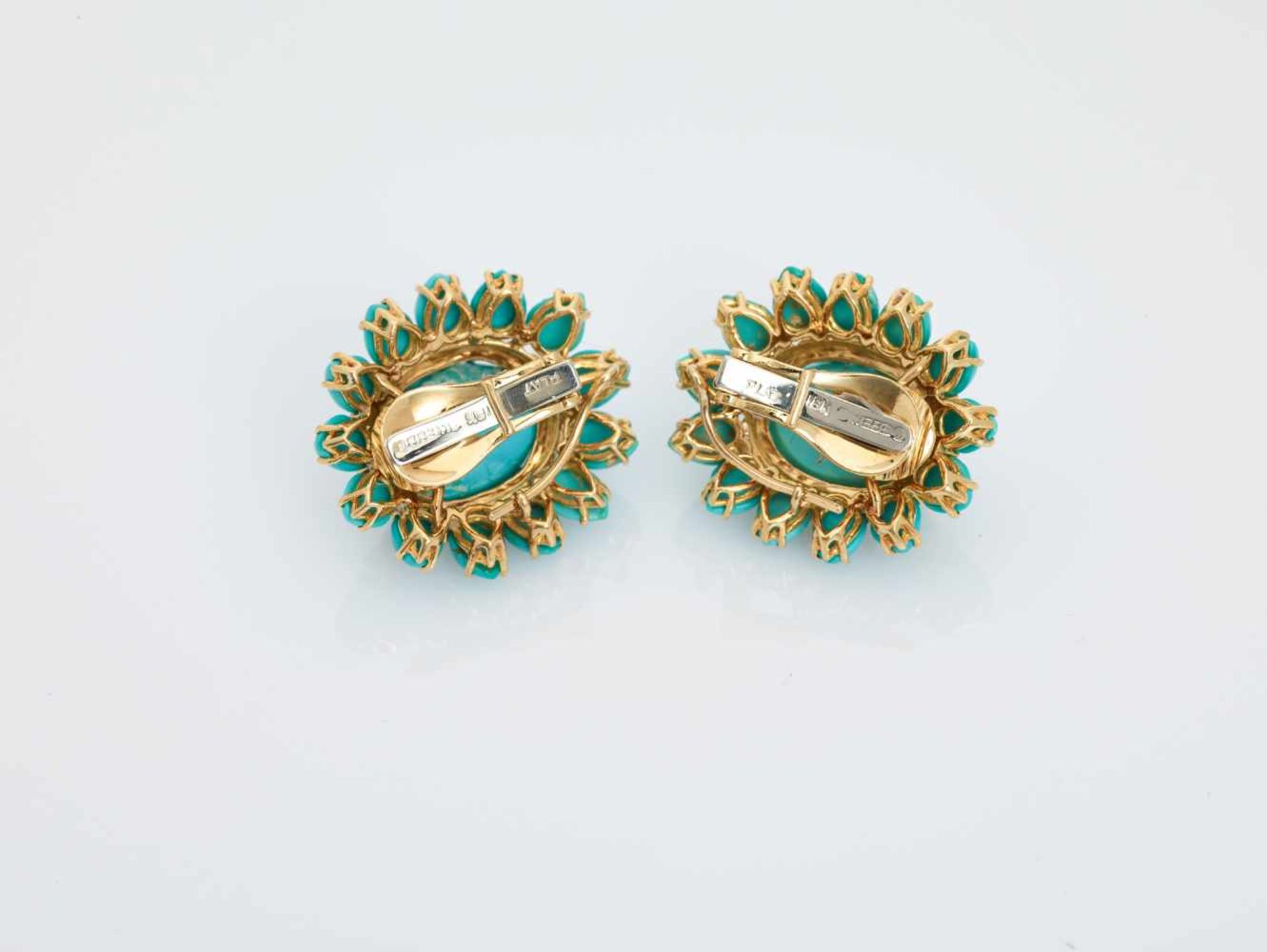 A DAVID WEBB PAIR OF 18 CARAT GOLD, PLATINUM AND TURQUOISE ‘STAR’ EAR CLIPSNew York, USAca. 1960, - Image 3 of 9