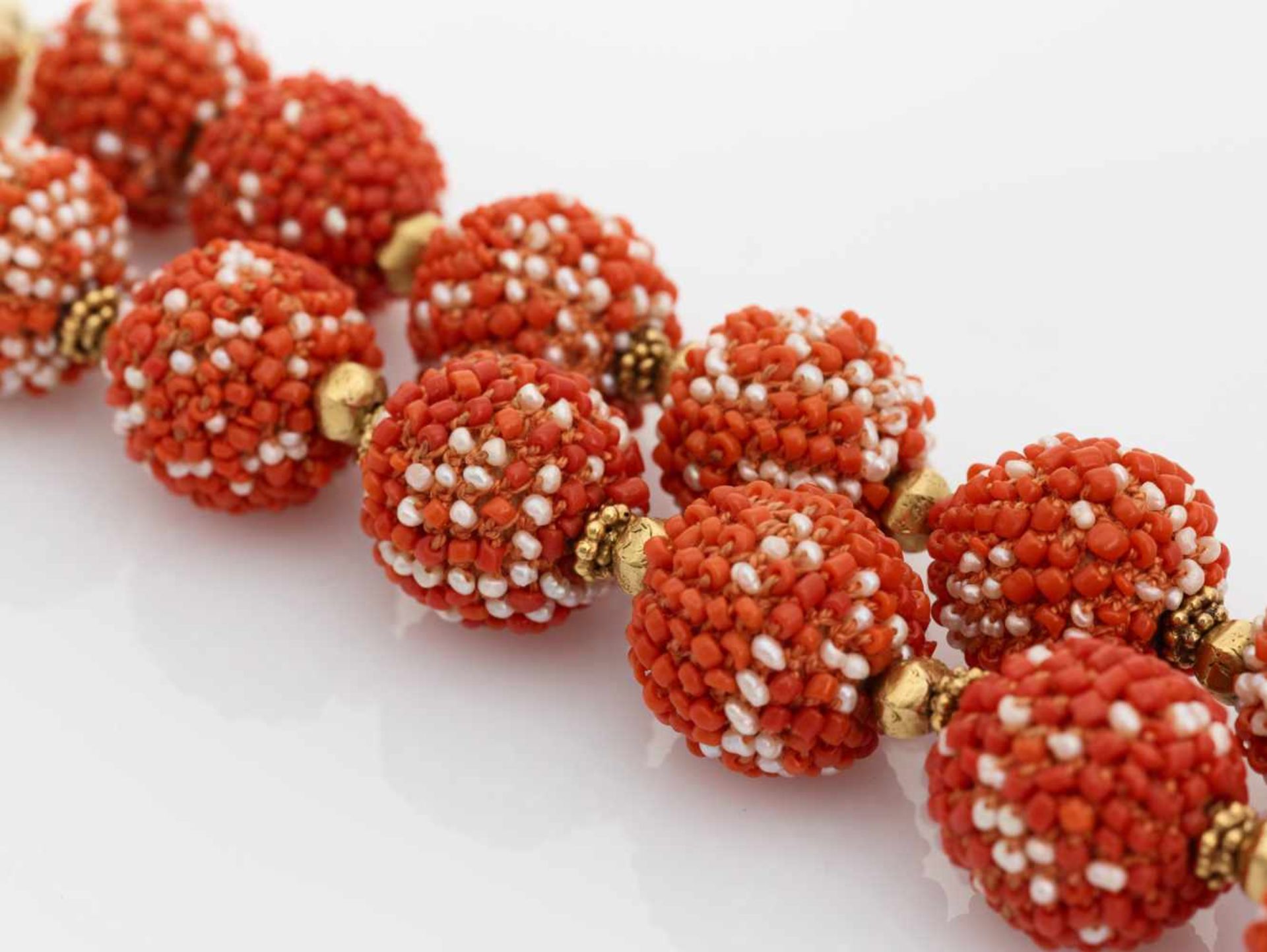 A WIENER WERKSTAETTE STYLE CORAL AND PEARL BEADS NECKLACE, 1920sAustria1920s, clasp marked ‘750’ and - Image 5 of 8