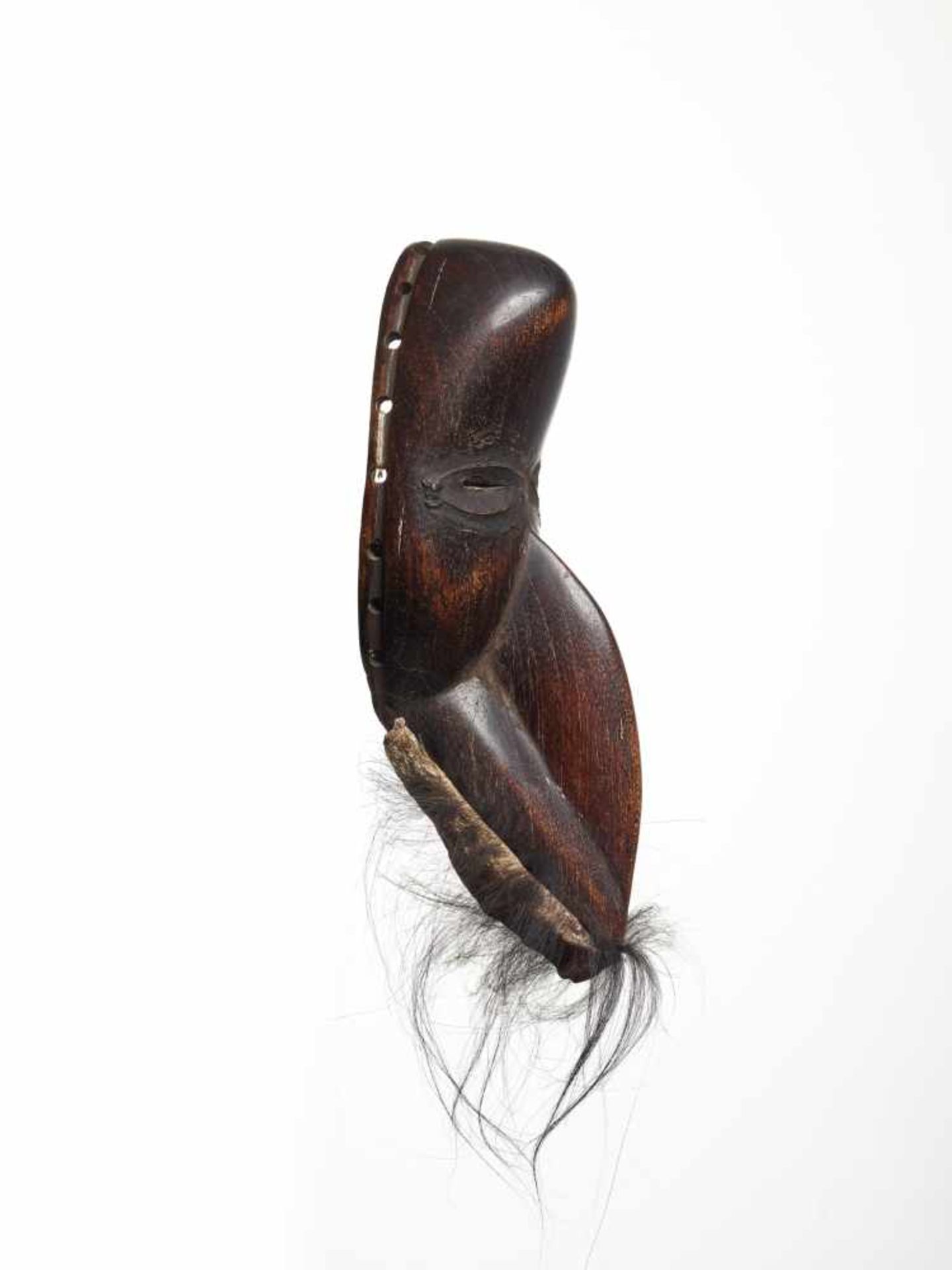 A PASSPORT GÄGON BIRD MASK, CÔTE D‘IVOIRE / LIBERIA, DAN PEOPLEWood with painted metal, black ape - Image 4 of 5