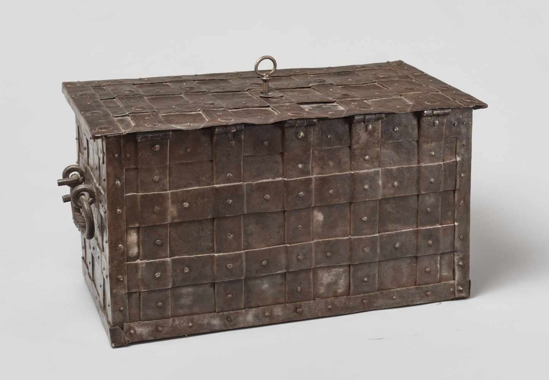 A 17th CENTURY GERMAN WROUGHT IRON ‘ARMADA’ CHEST WITH MERMAIDSWrought iron, paintGermany17th - Bild 11 aus 16