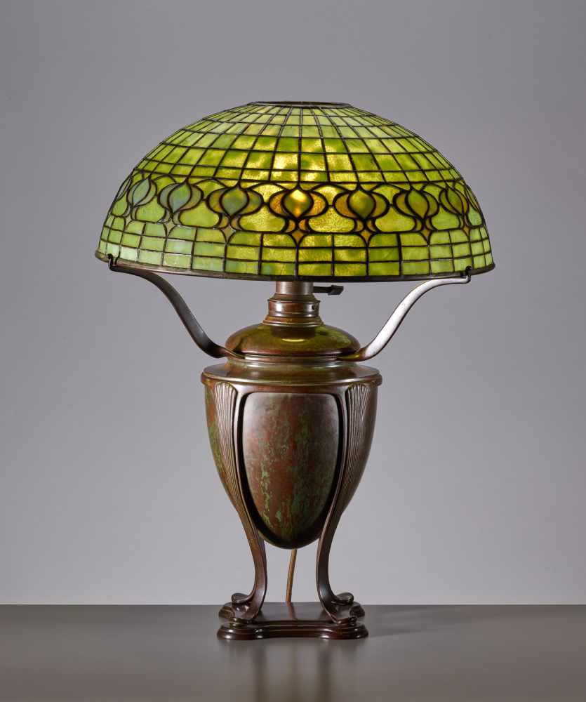 TIFFANY STUDIOS, TABLE LAMP ‘POMEGRANATE’, USA 1900 Tiffany Studios, New YorkBronze, brown patina,