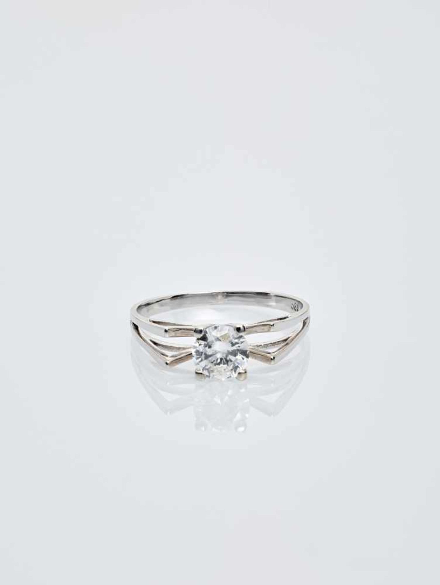 A WHITE GOLD SOLITAIRE DIAMOND RINGHallmark ‘585’ and makers mark ‘E.F.’The solitaire center stone