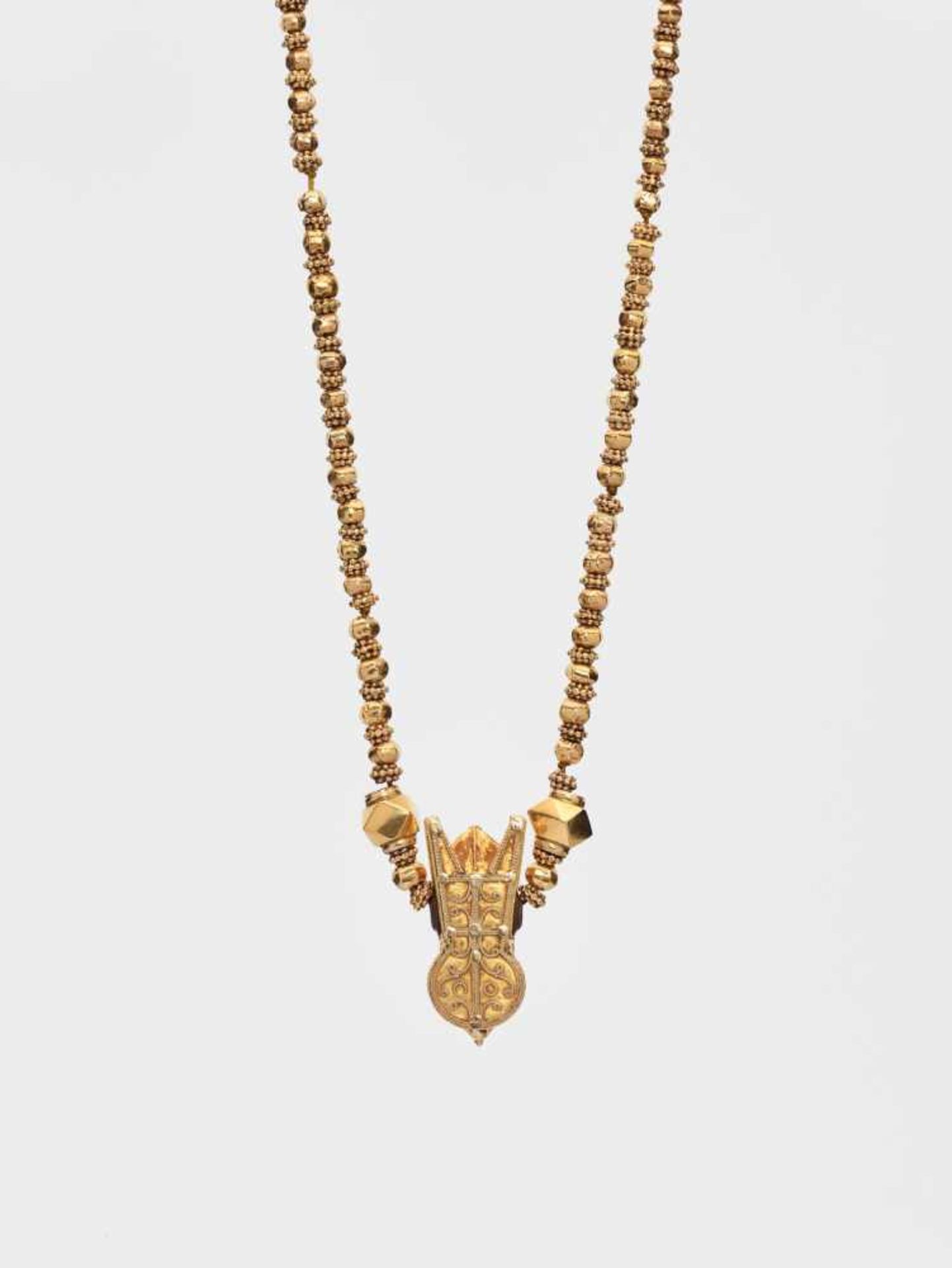 A 19th CENTURY INDIAN MANGALA SUTRA WEDDING NECKLACE India / Tamil Nadu19th centuryThe chain is made - Image 7 of 7