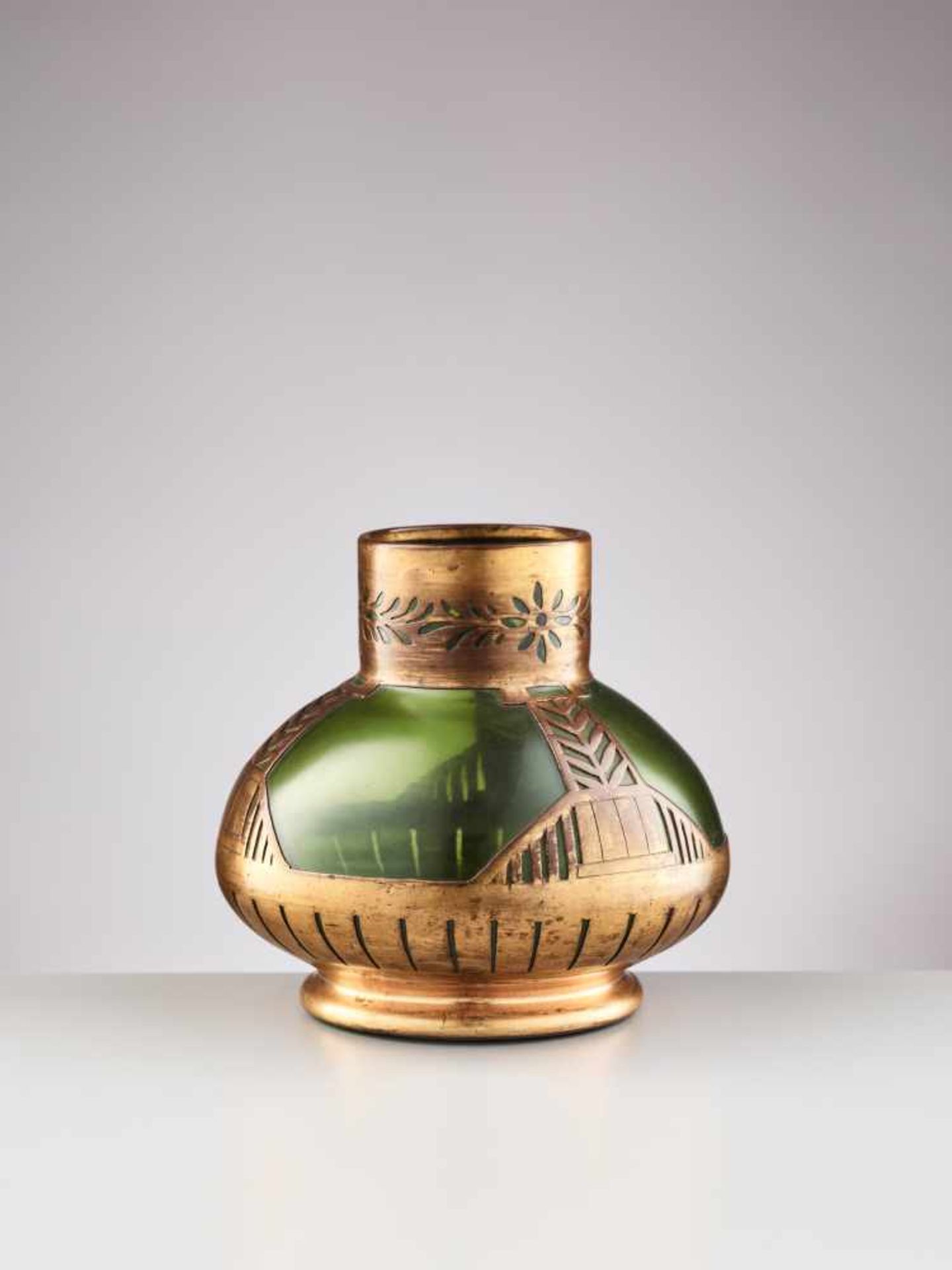 A SMALL JUGENDSTIL GLASS VASE WITH GOLD PATINATED COPPER RELIEFTransparent green, slightly - Image 4 of 6